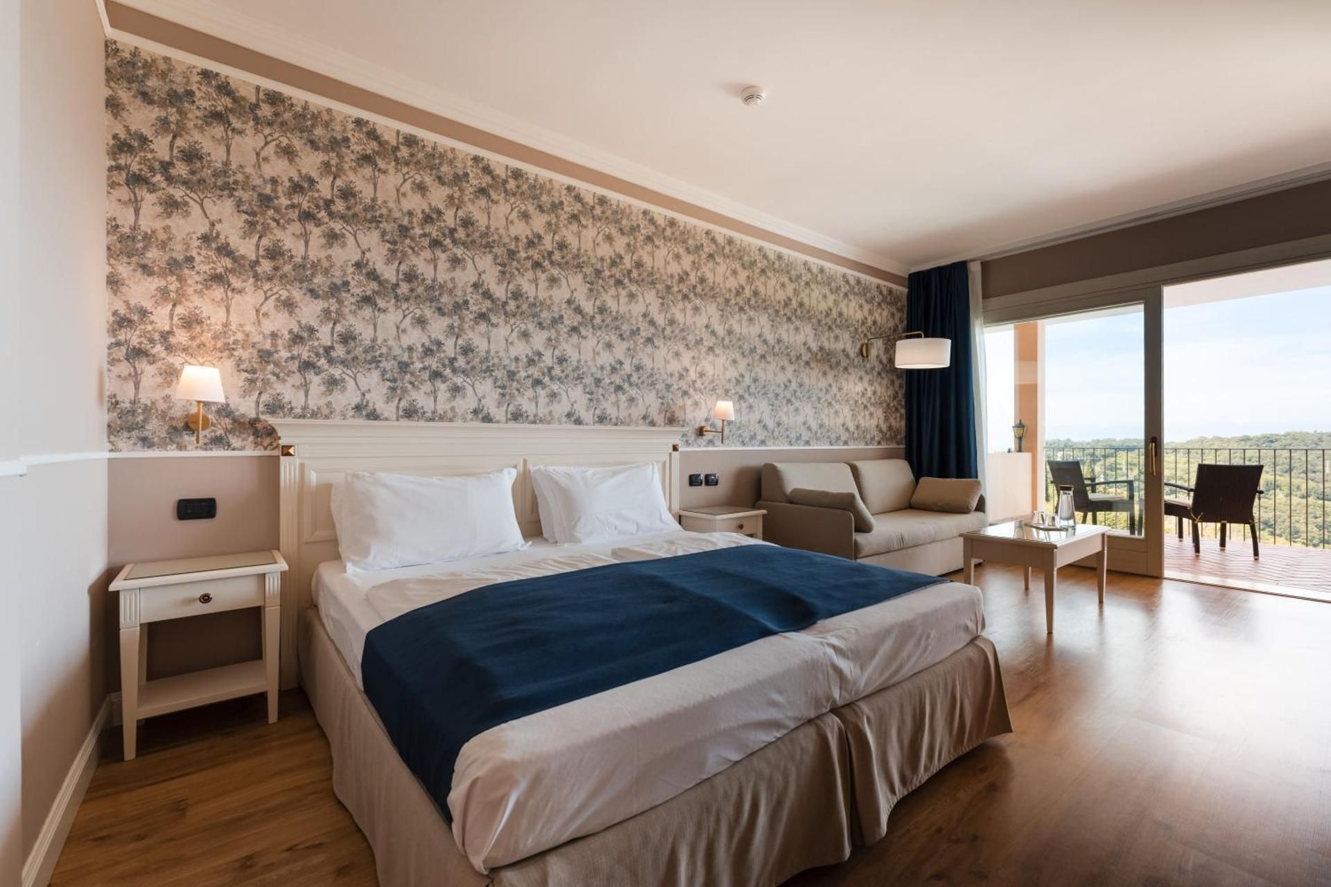 Junior Suite with Lake View