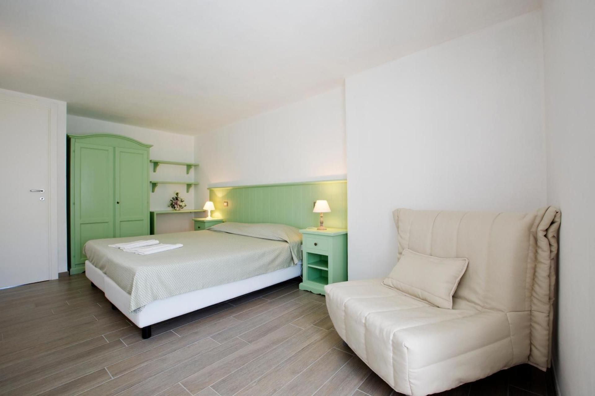 Two-Bedroom Deluxe Apartment with Garden View