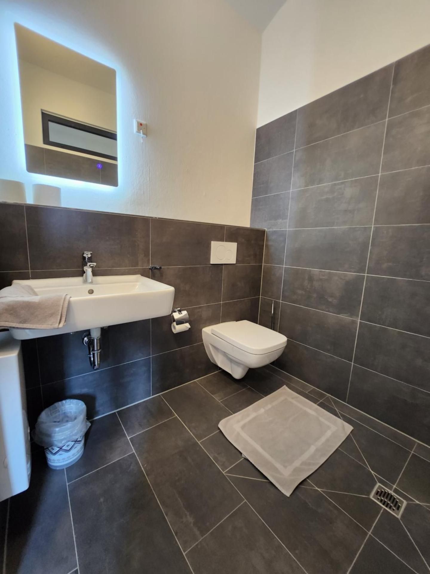 Double or Twin Room with Shower