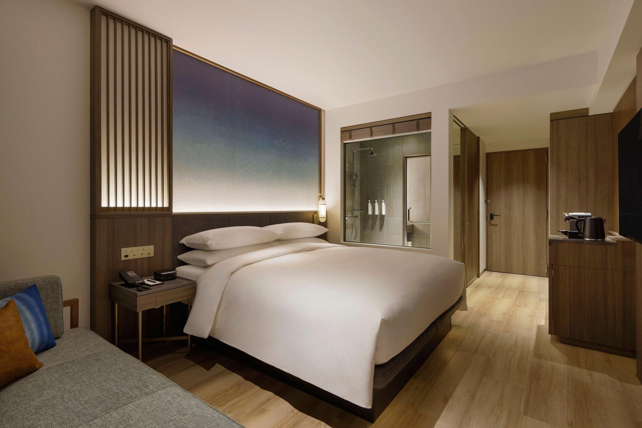Deluxe, Guest room, 1 King, Mountain view