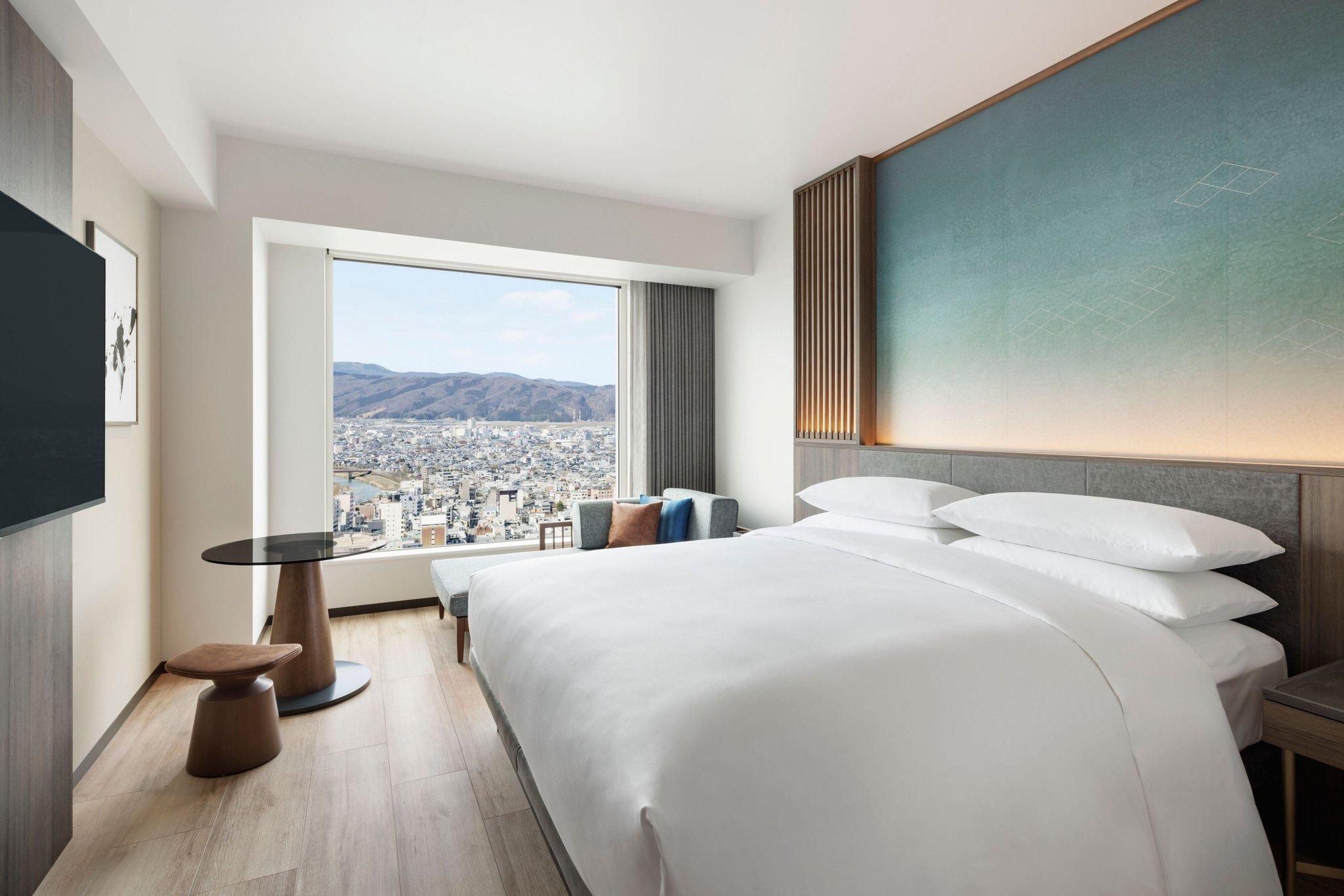 Superior, Guest room, 1 King, City view