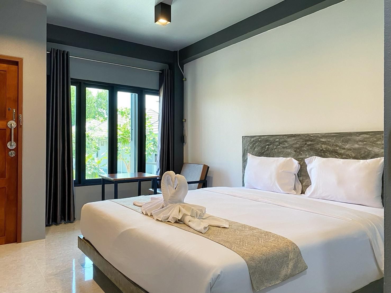 Modern King Bed Floor 2