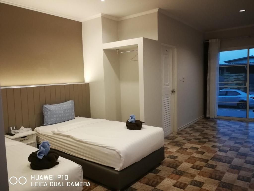 Twin Room with Pool View