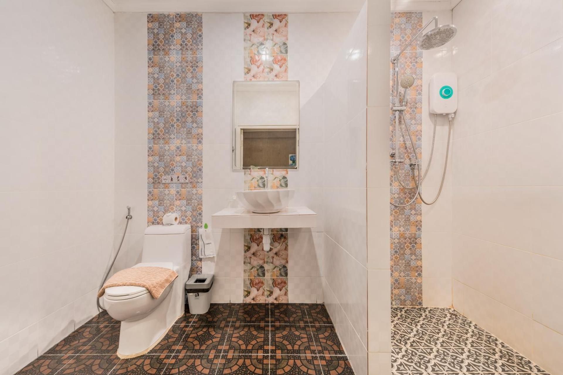 Twin Room with Shower