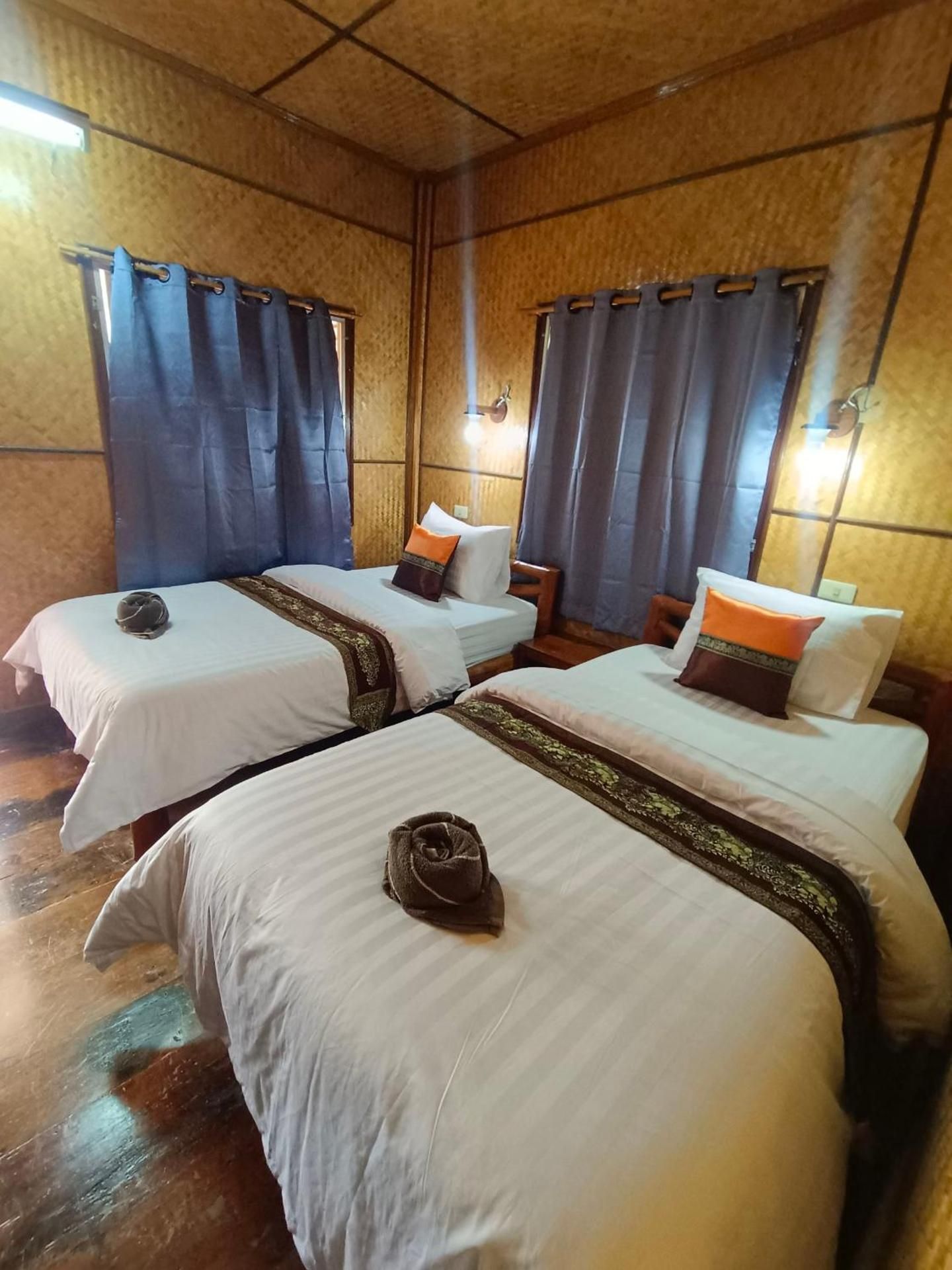 MG Guesthouse Twin Room with Bathroom