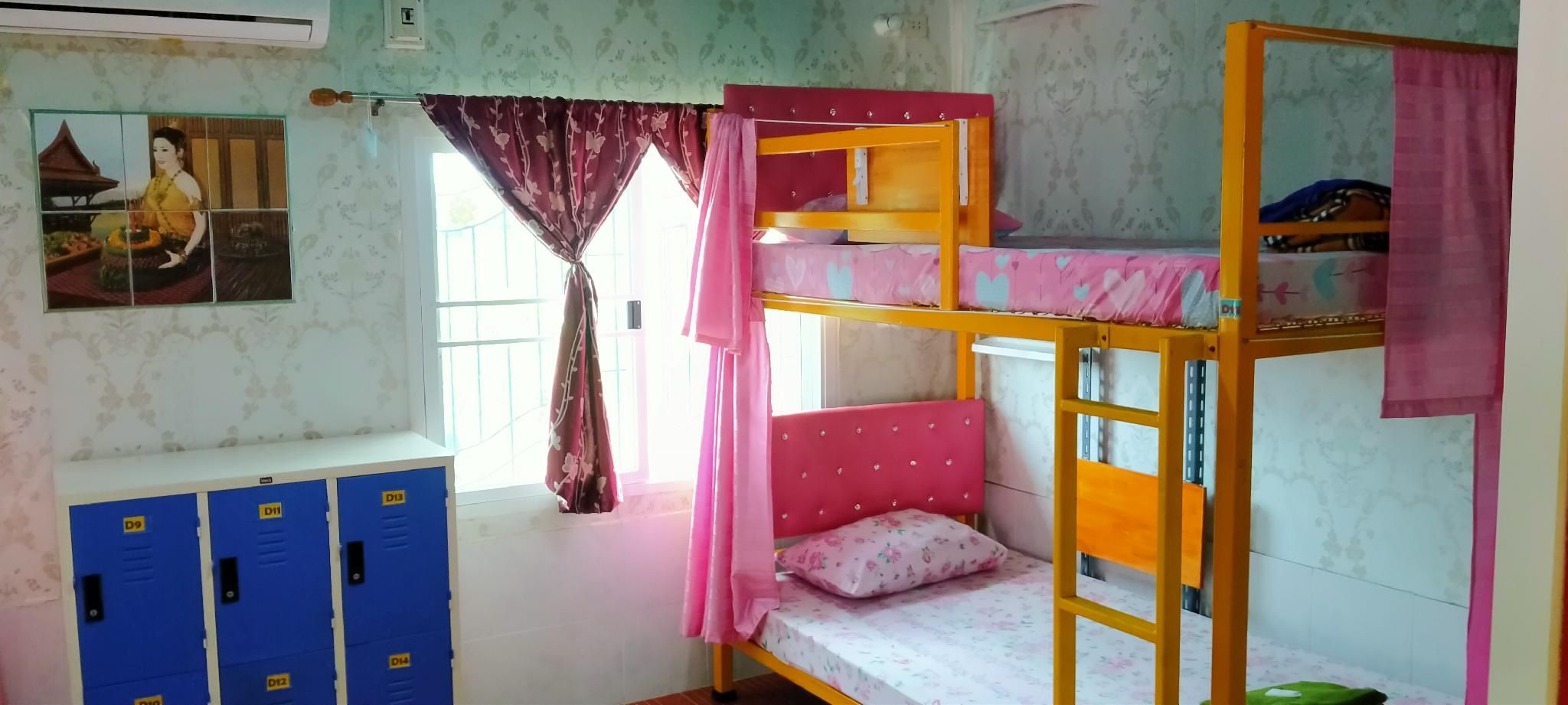1 Person in 6-Bed Dormitory with Air Conditioning, Shared Bathroom - Mixed