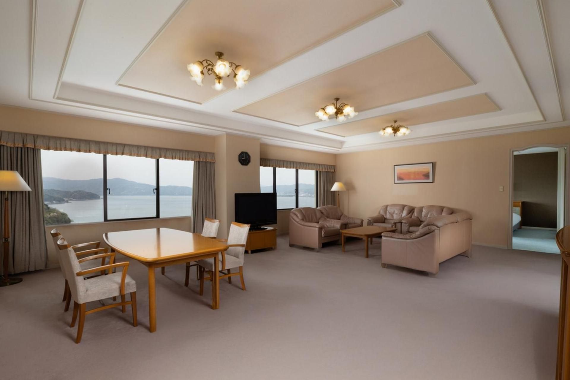 Classic Deluxe Suite with Ocean/Sea View
