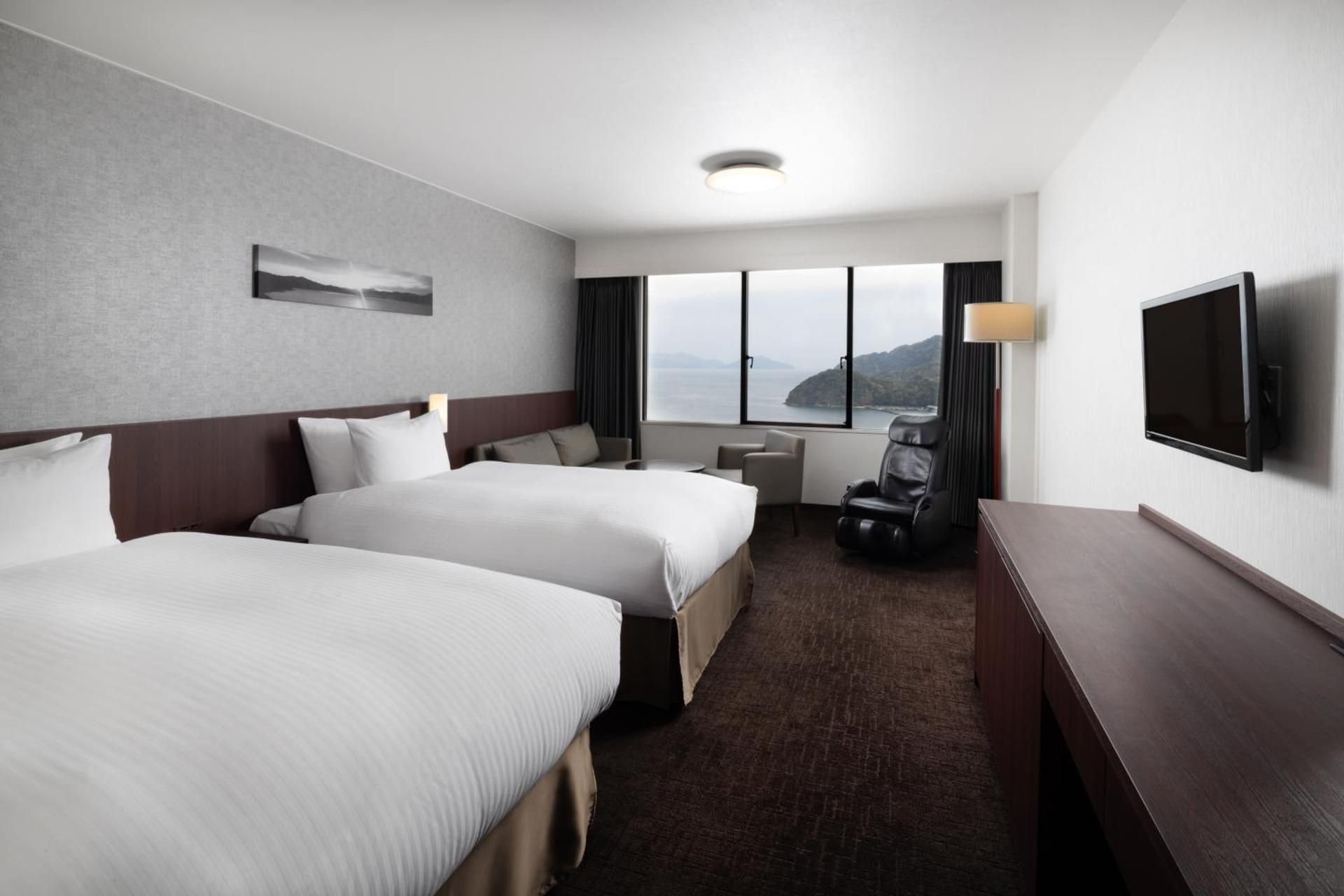 Privilege Room with 2 single beds and 1 extra bed, Ocean/Sea view