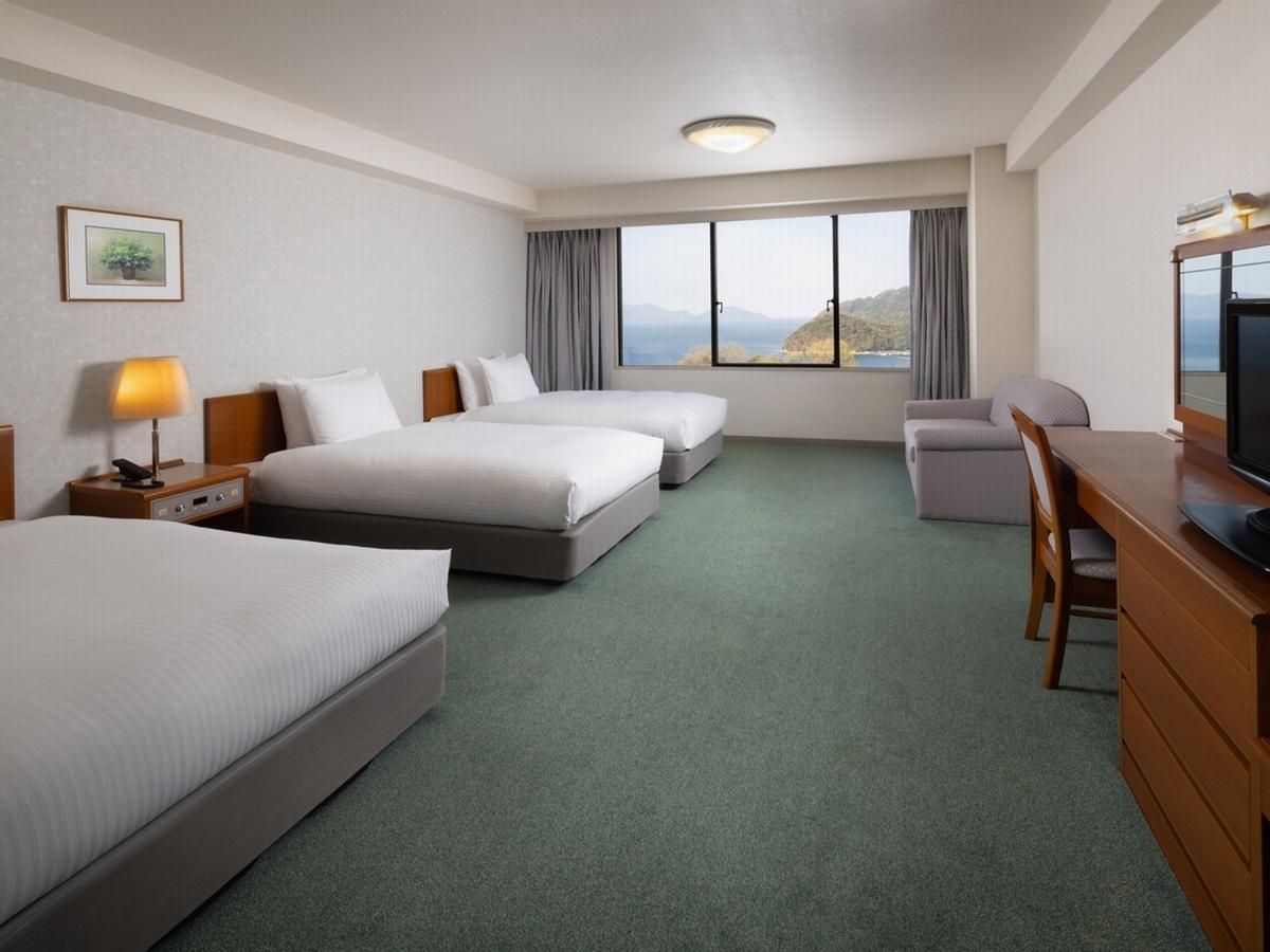 Classic Room with 3 single beds and 1 sofa bed, Ocean/Sea view