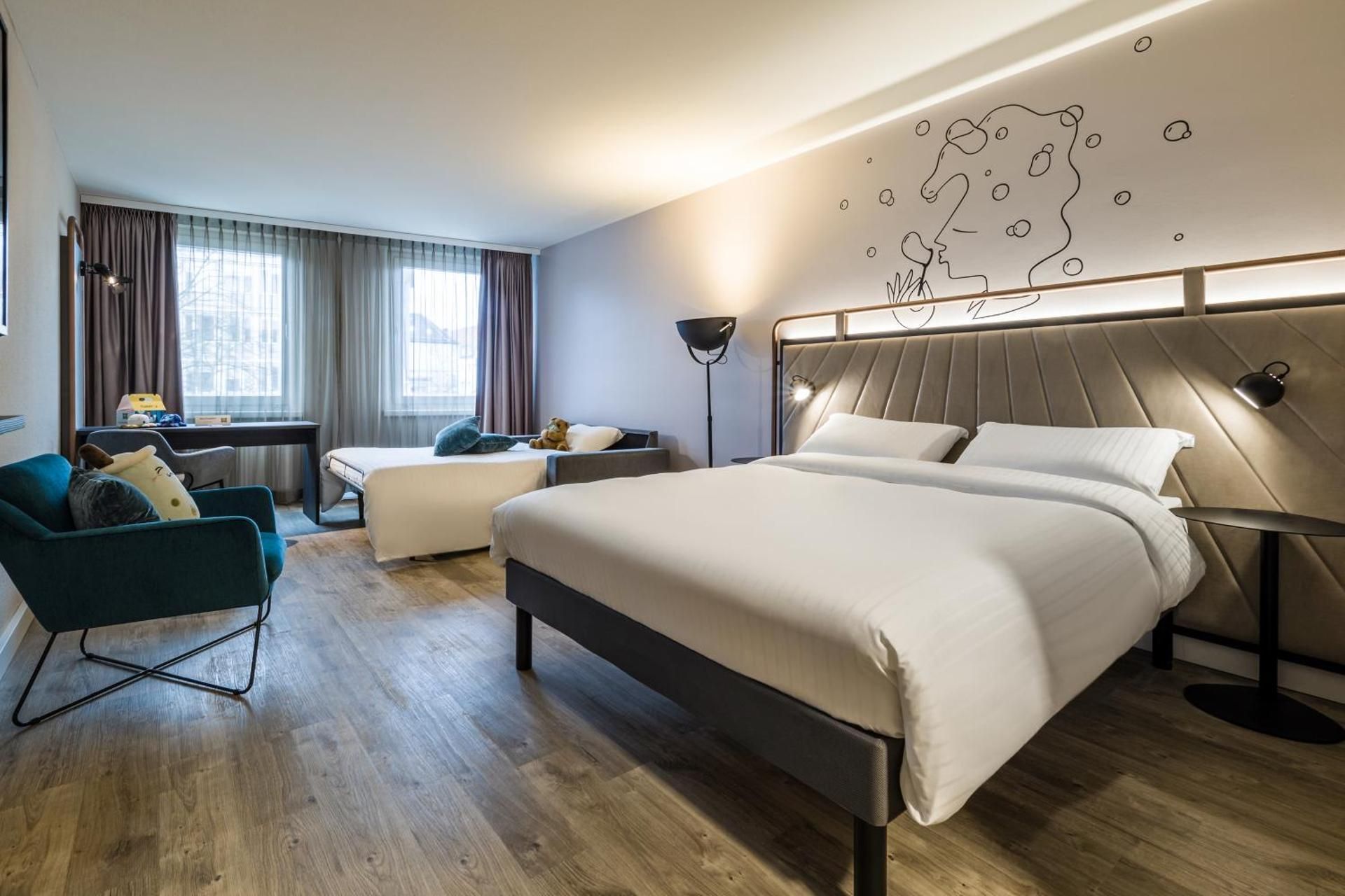 ibis Styles Bielefeld Family room with 1 Sweet Bed 160x200 by ibis Styles and sofa bed