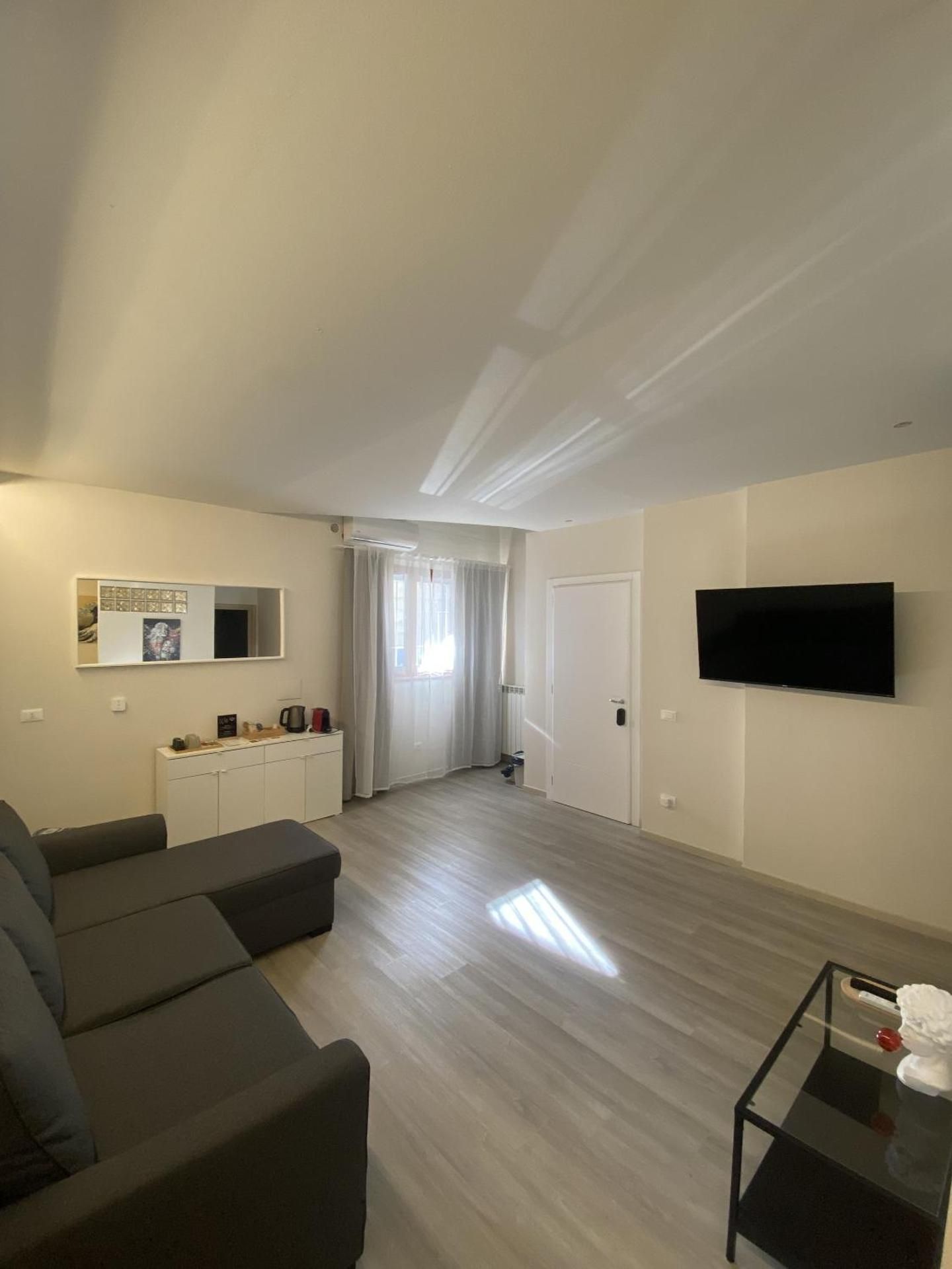 7Suites One-Bedroom Suite 3