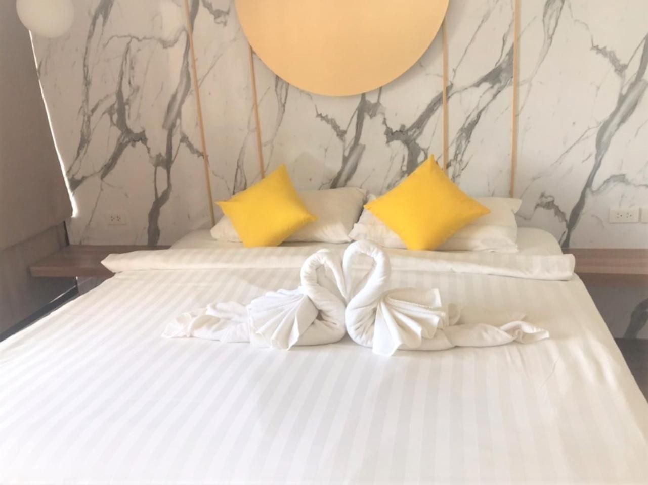 La La Moon Krabi Poshtel'n' Pool Deluxe Double Room with Balcony 2