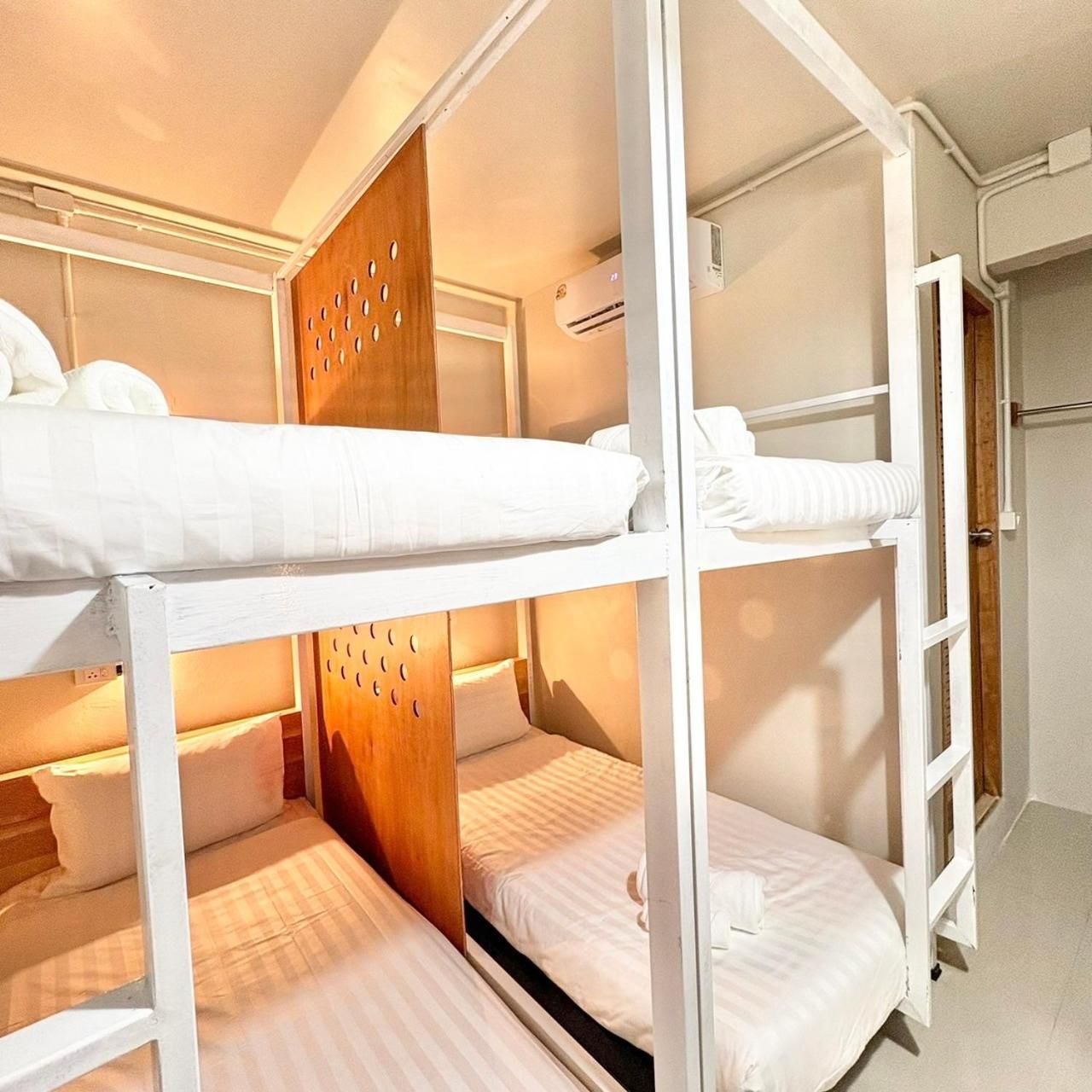 Japanese-Style Quadruple Room No Window