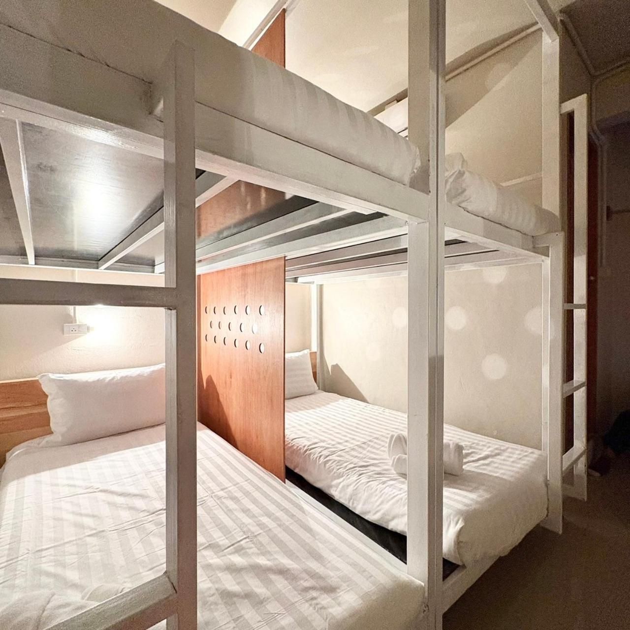 Japanese-Style Quadruple Room No Window