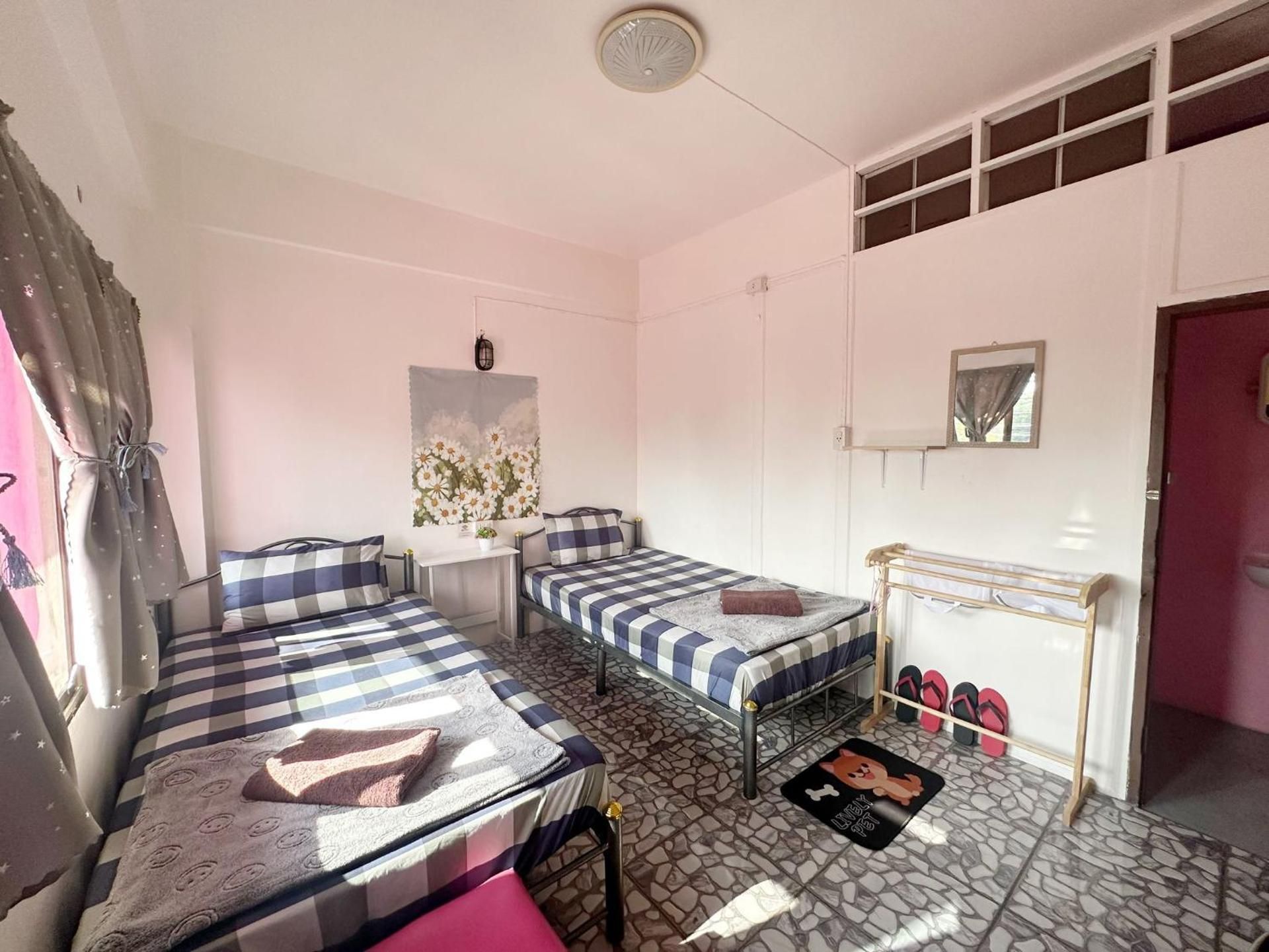 Twin Room with Balcony with Shared Bathroom