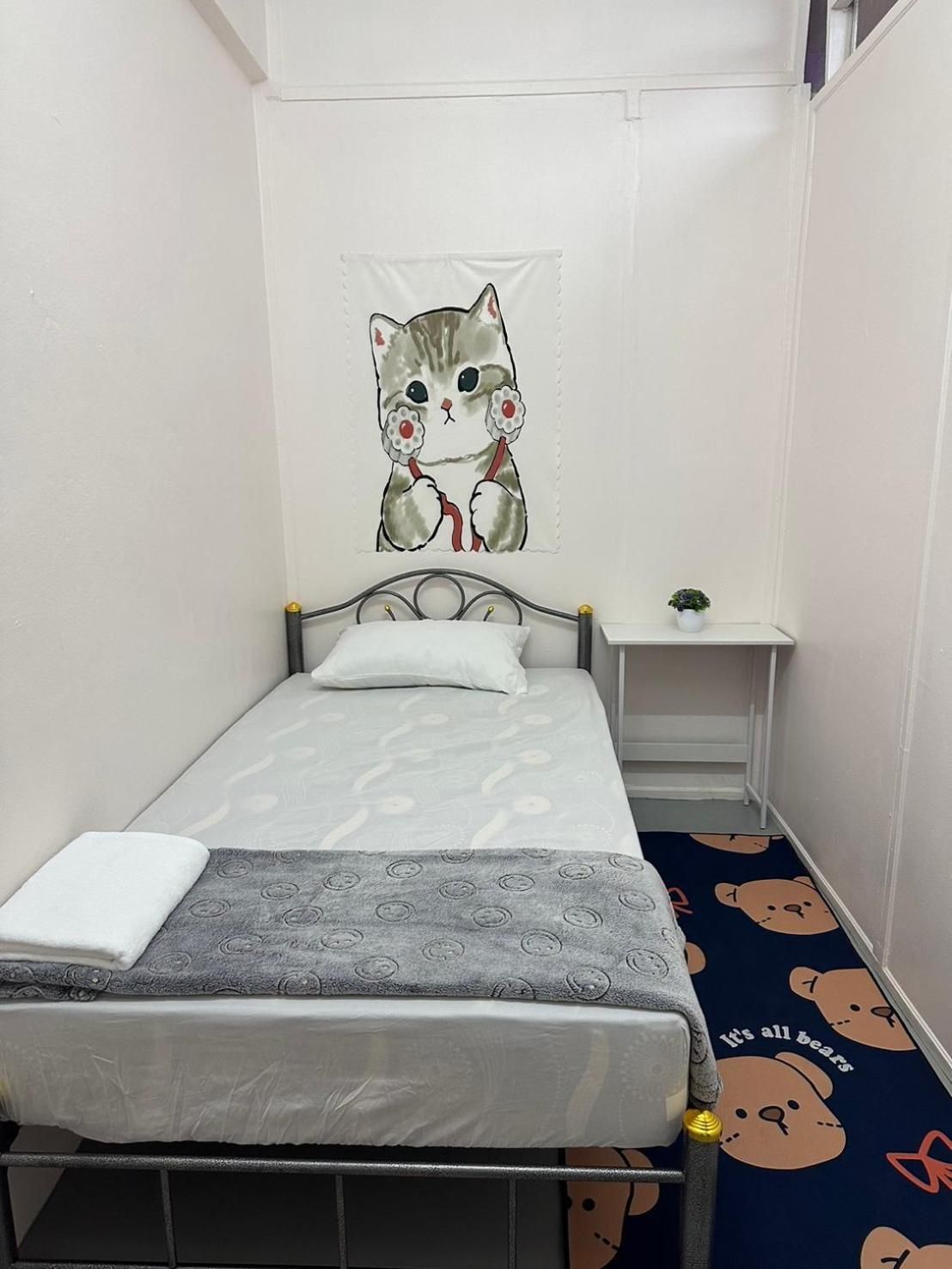 Madam Guesthouse Single Room with Shared Bathroom