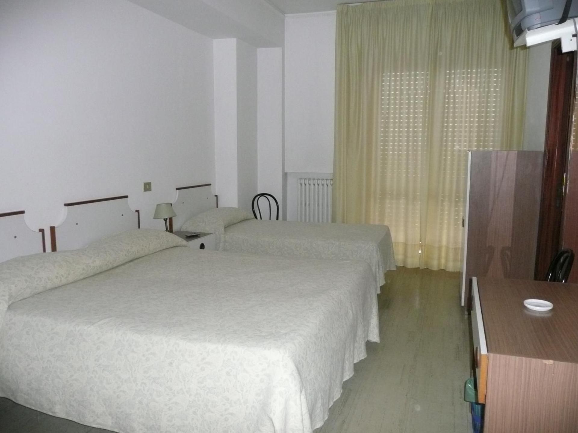Albergo Tenda Verde Triple Room with Balcony and Sea View