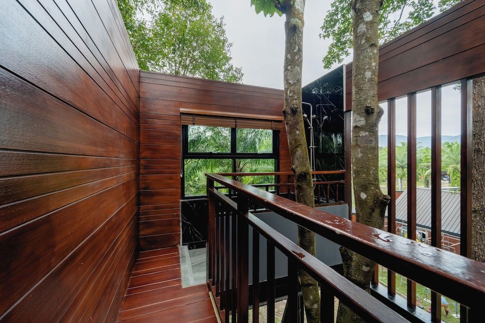 High Tree Resort Co.,Ltd. Deluxe Suite, Balcony, Lake View 3