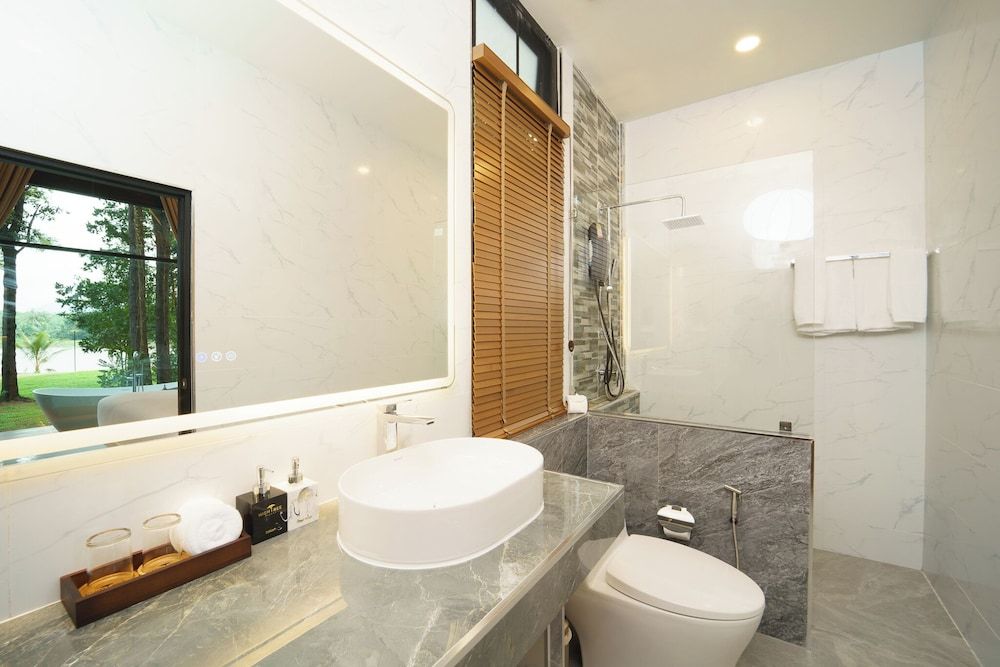 High Tree Resort Co.,Ltd. Deluxe Room, Balcony, Garden View 9