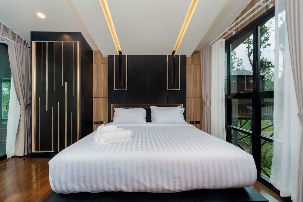 High Tree Resort Co.,Ltd. Deluxe Suite, Balcony, Lake View