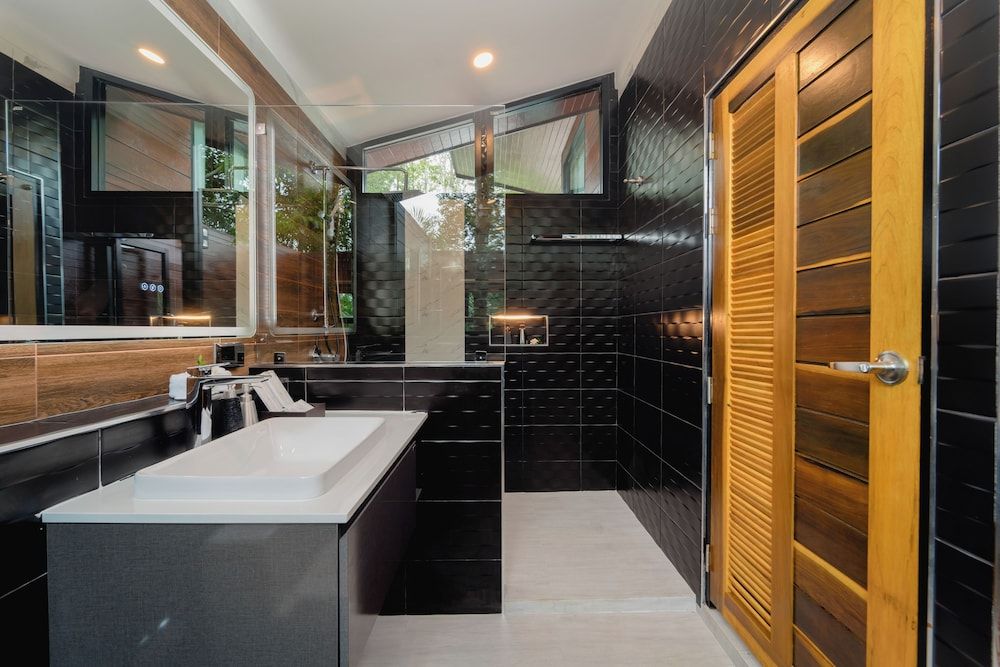 High Tree Resort Co.,Ltd. Deluxe Suite, Balcony, Lake View 5