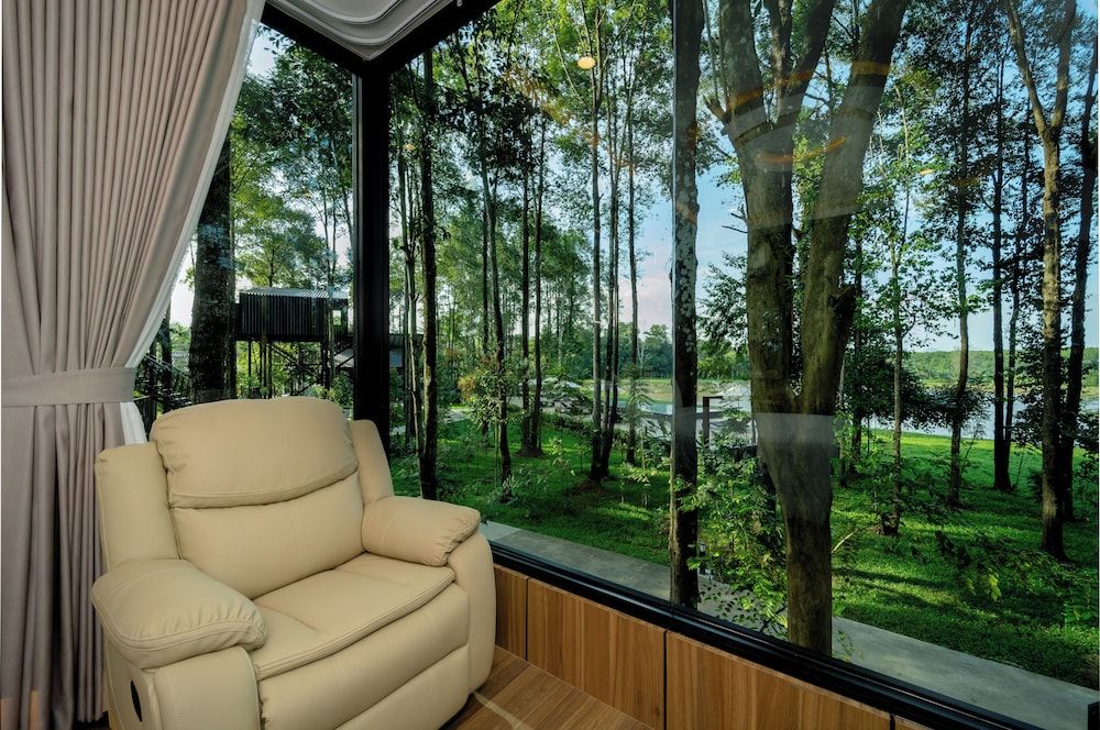 High Tree Resort Co.,Ltd. Deluxe Room, Balcony, Lake View 2