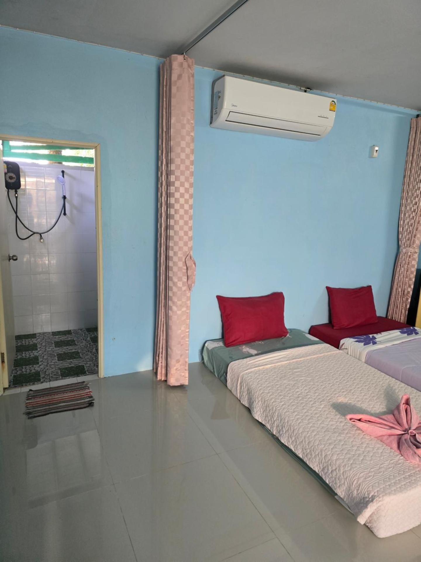 10-Bed Mixed Dormitory Room