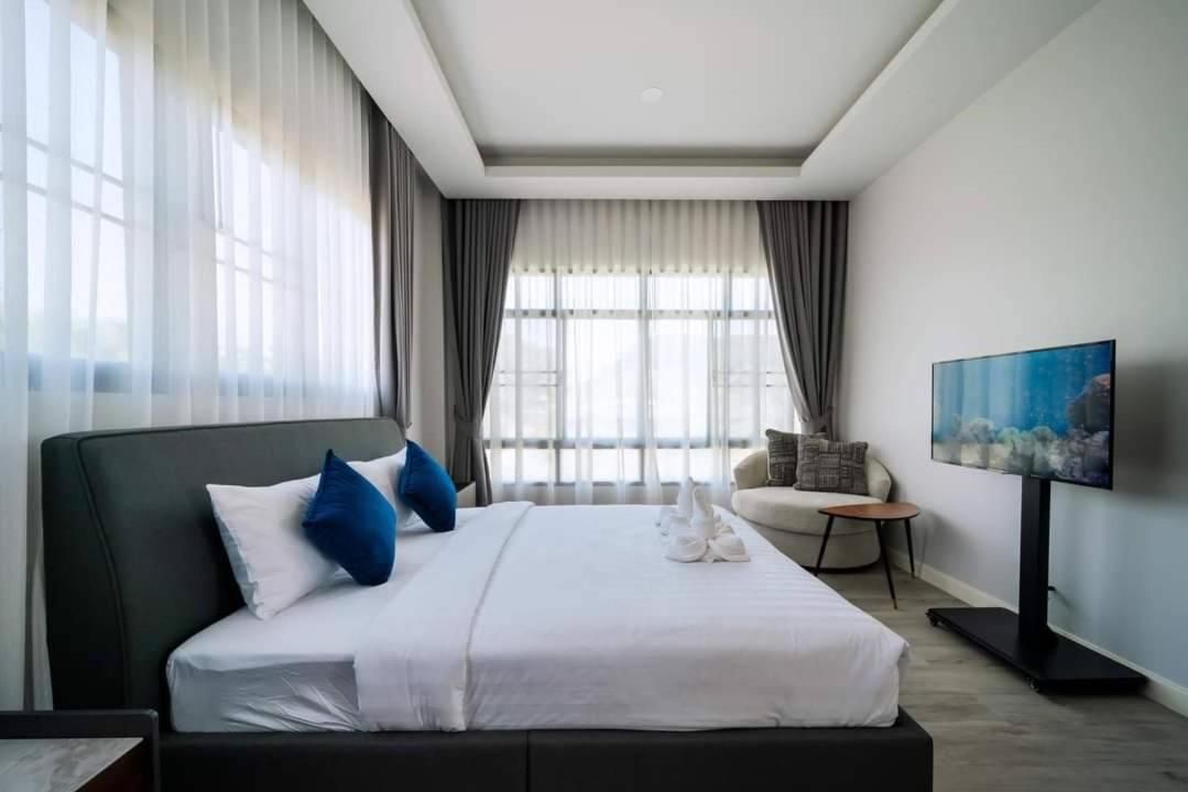 One-Bedroom Apartment with Garden View