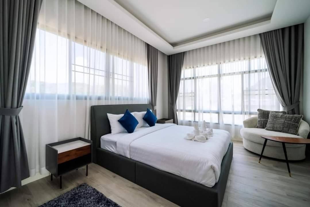 One-Bedroom Apartment with Garden View