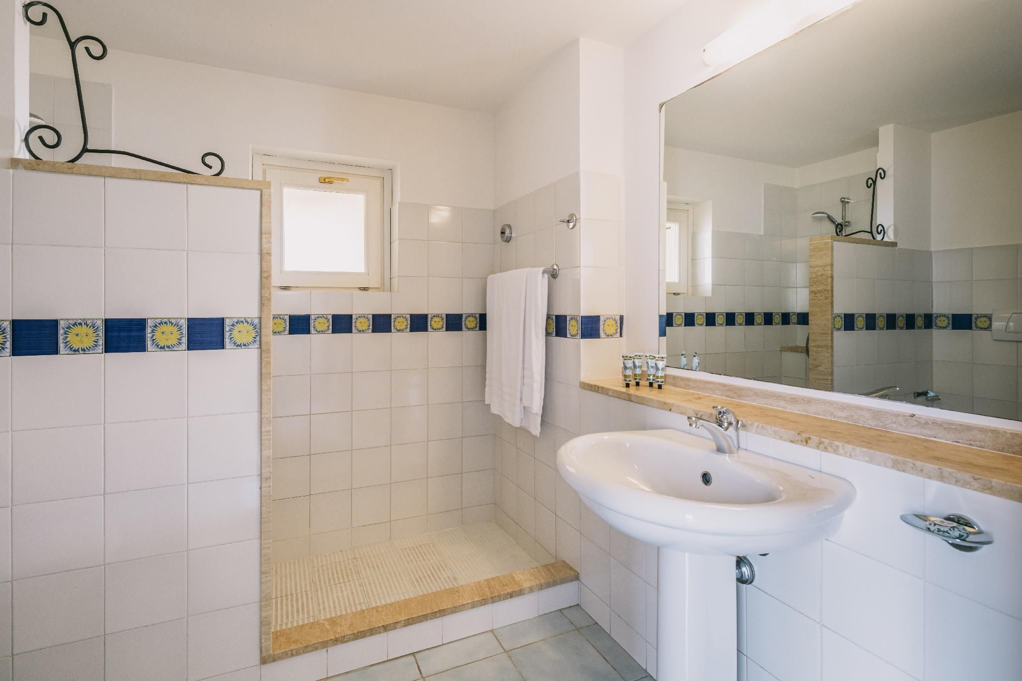 Deluxe Sea View Triple Room