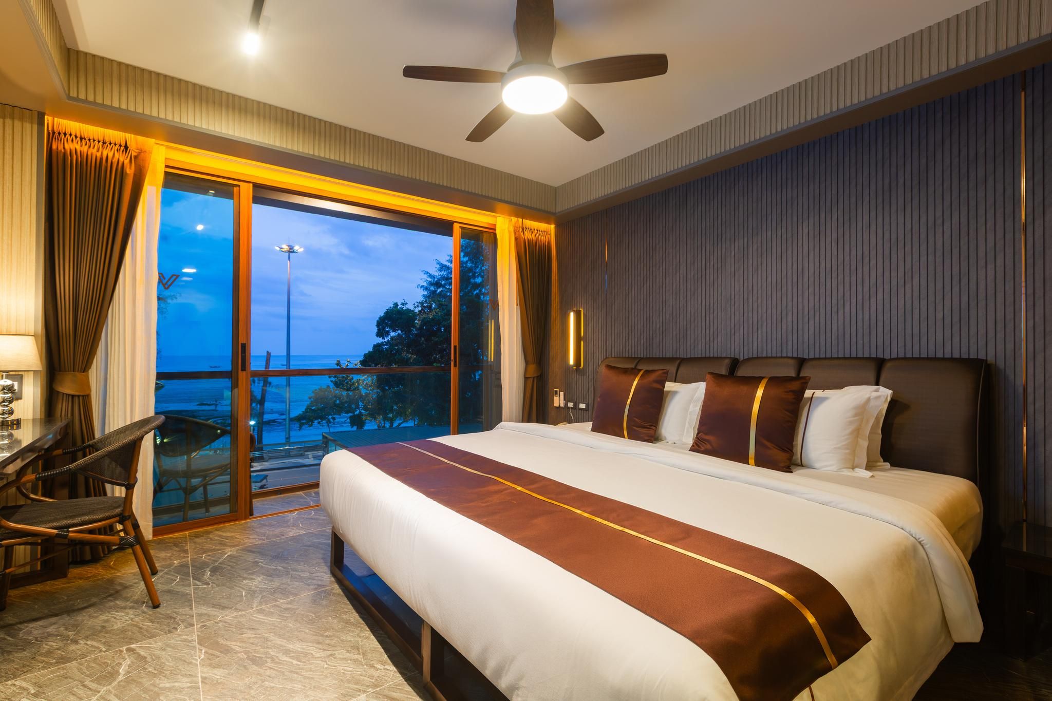 Deluxe King Room Sea View