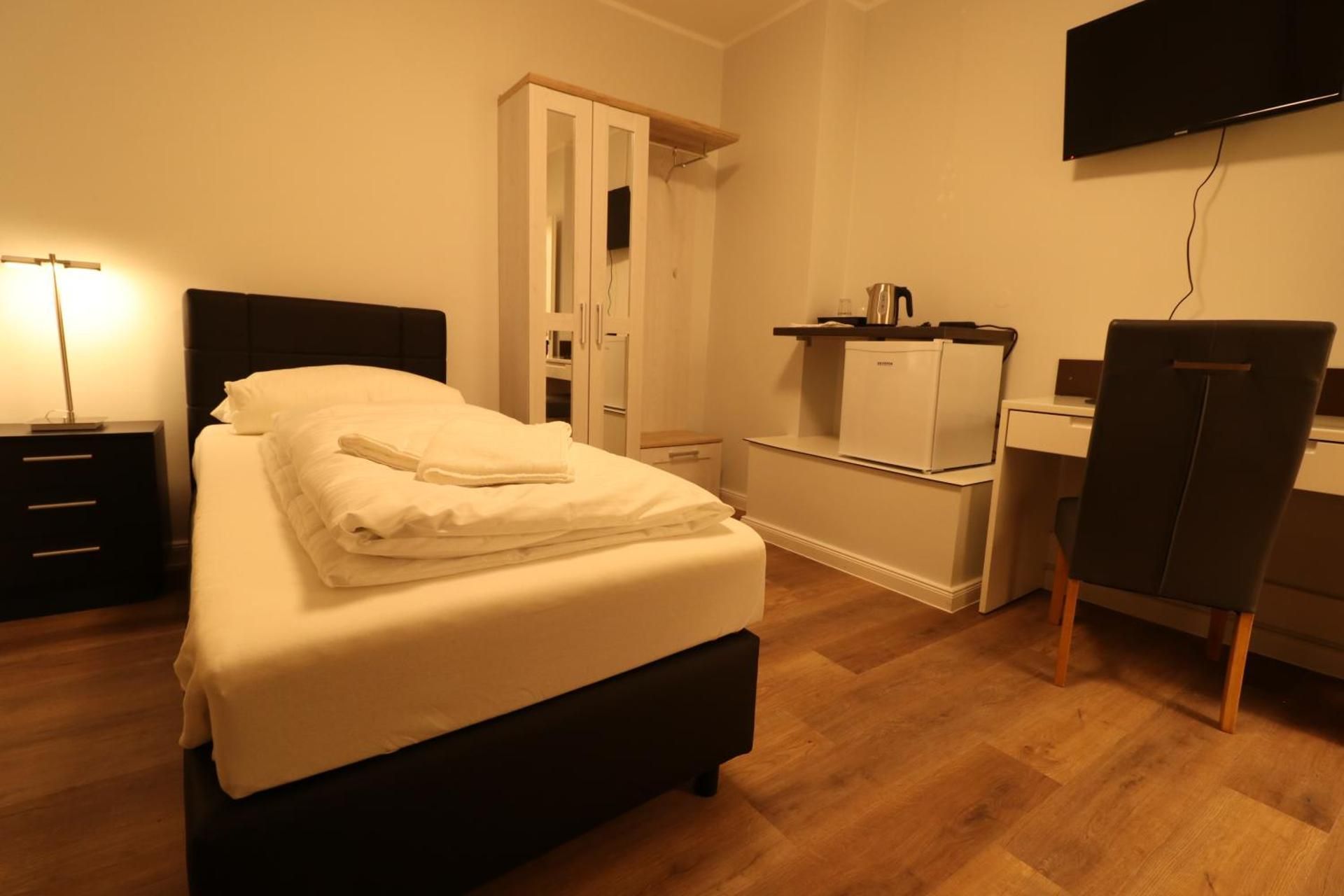 Single Room with Shared Bathroom