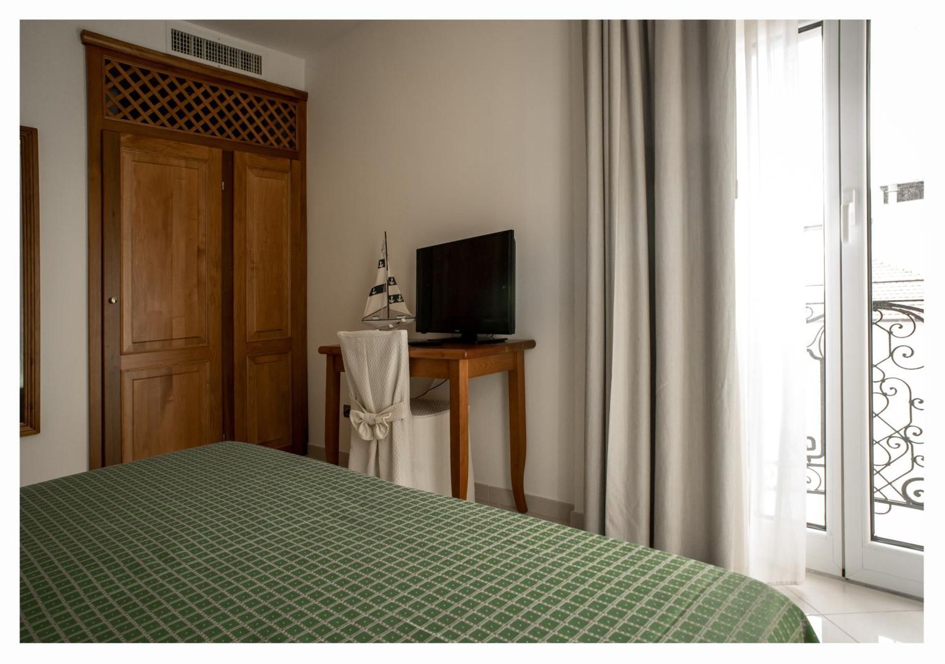 Lido Resort One-Bedroom Apartment with Partial/Side Sea View 2