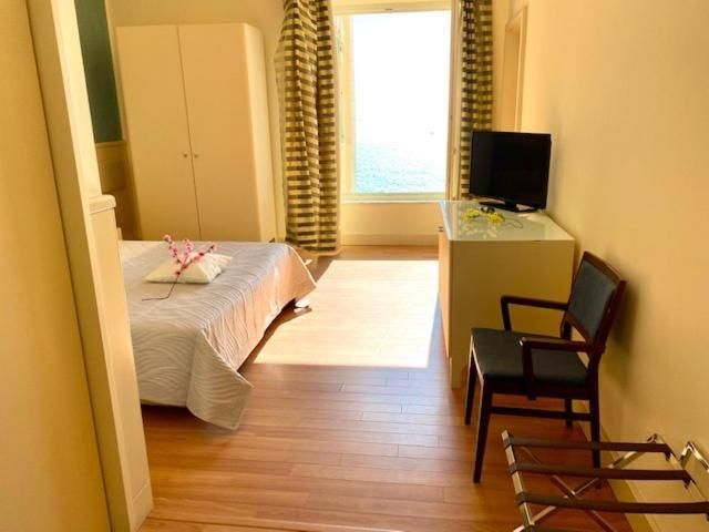 Double or Twin Room with Sea View