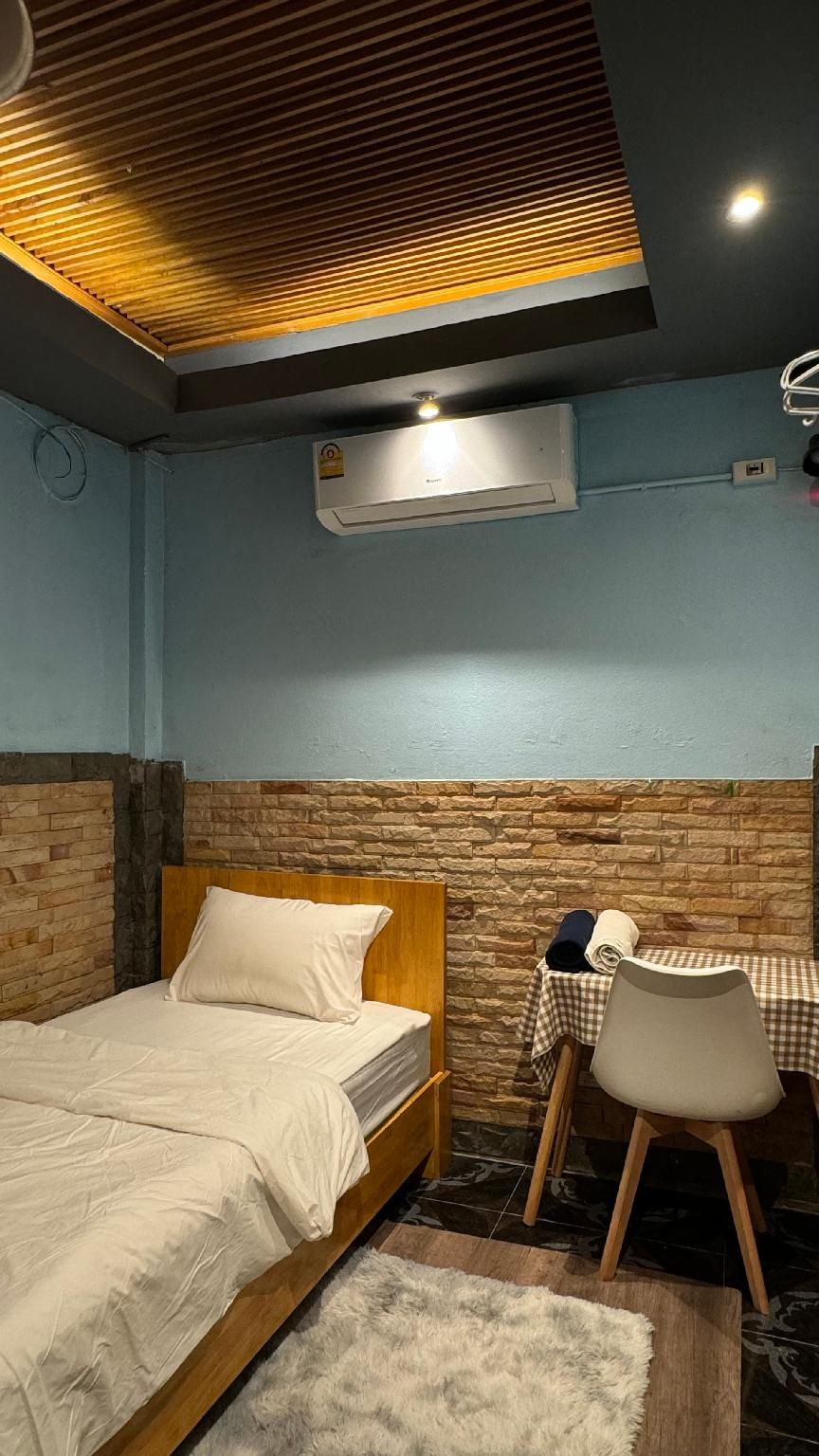 Let's Sea Hostel Single Standard