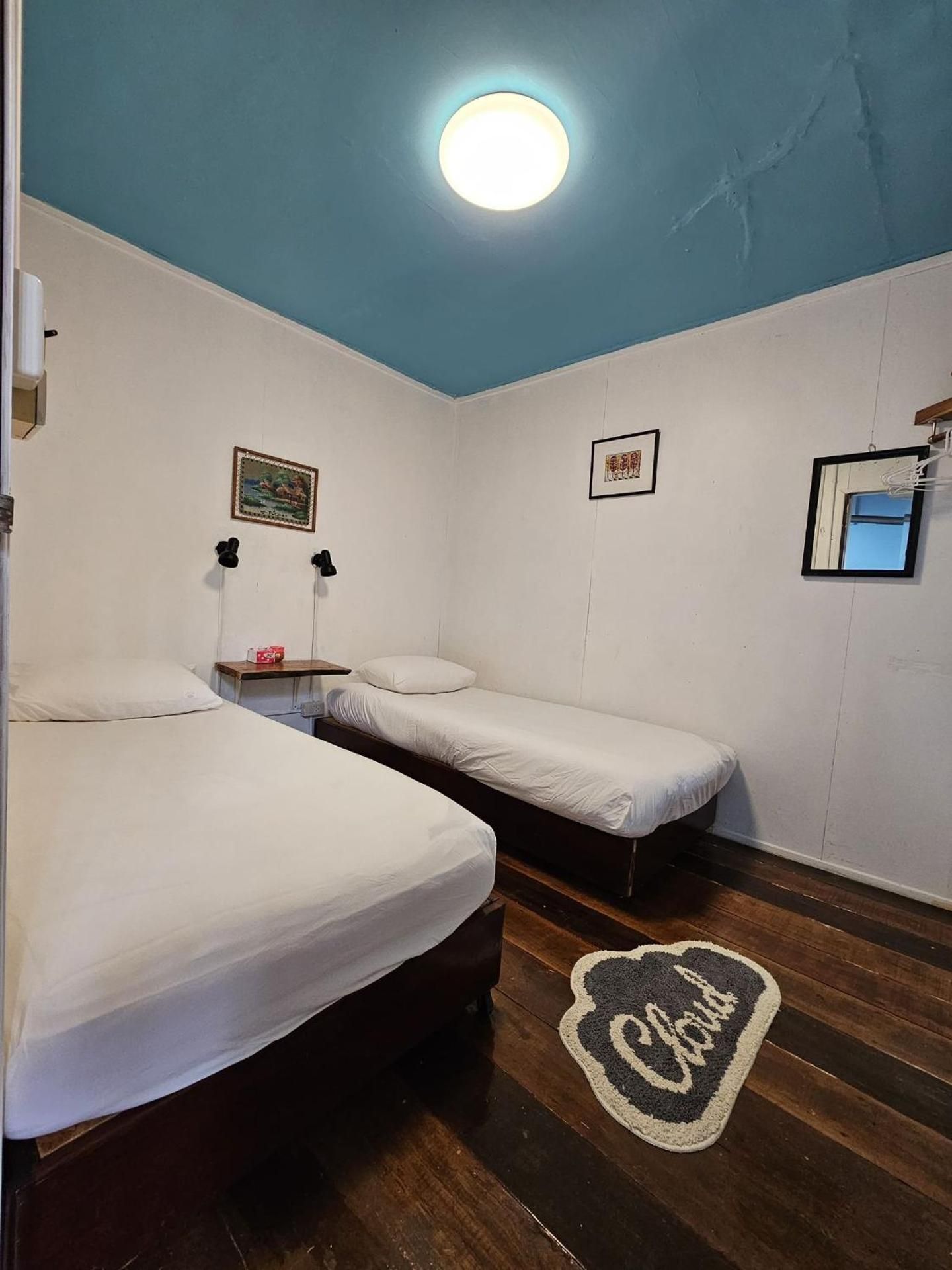 Let's Sea Hostel Twin Room -01