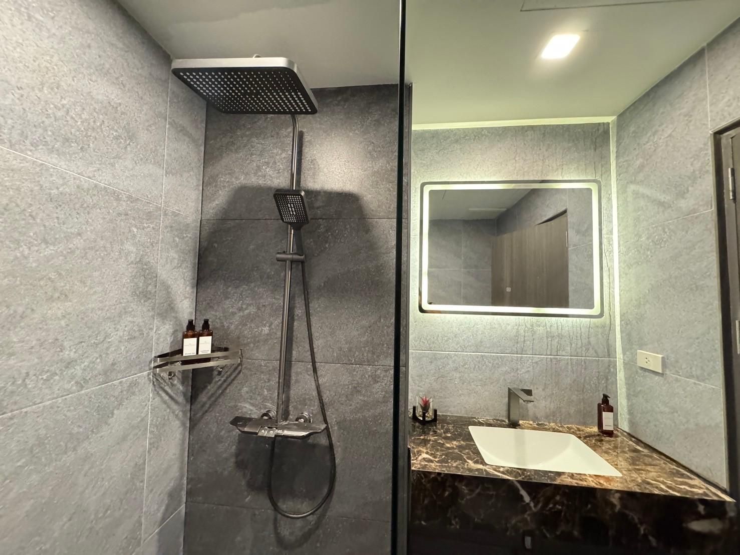 Triple Mountain View Room