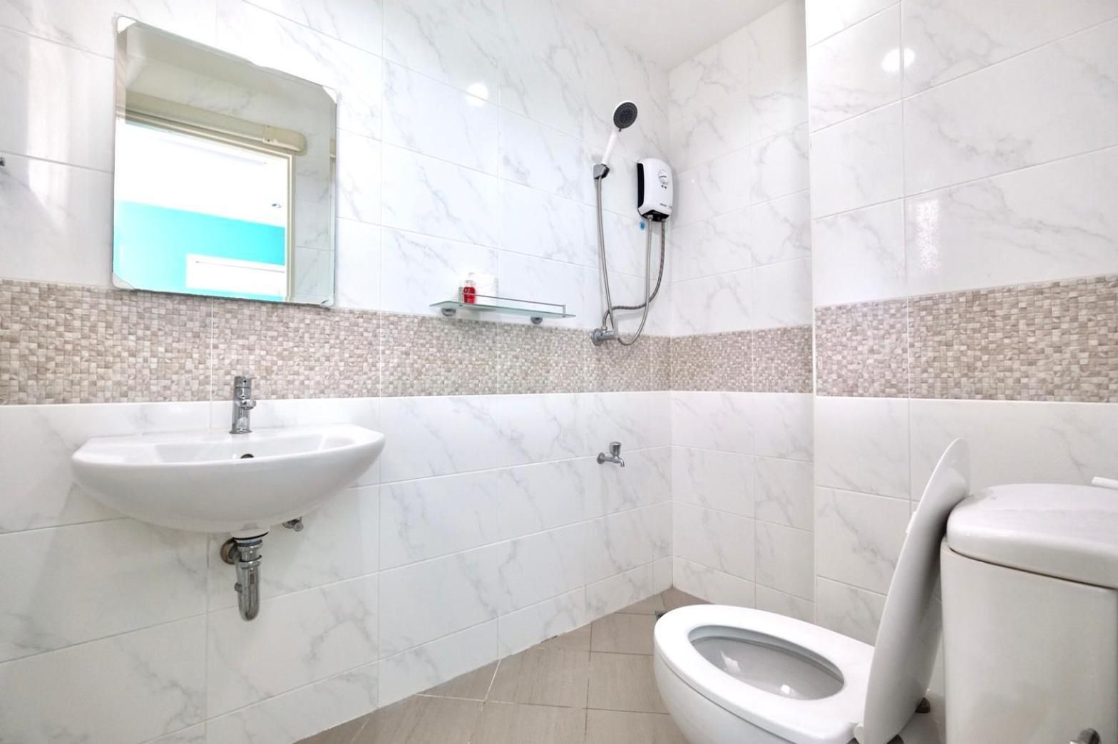 Living @ Sphere Family Room Apartment with Terrace 2