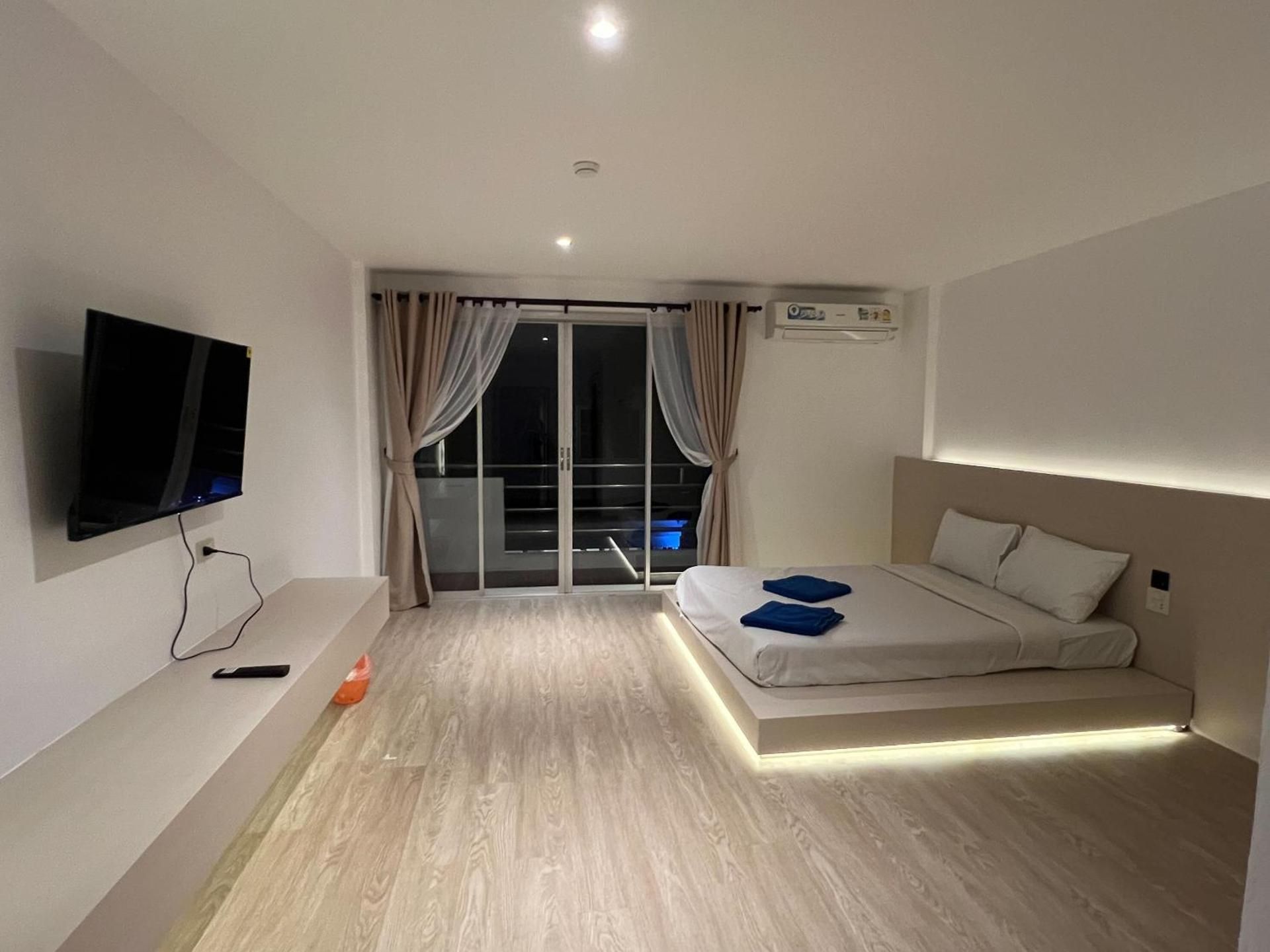 Standard Double Bed