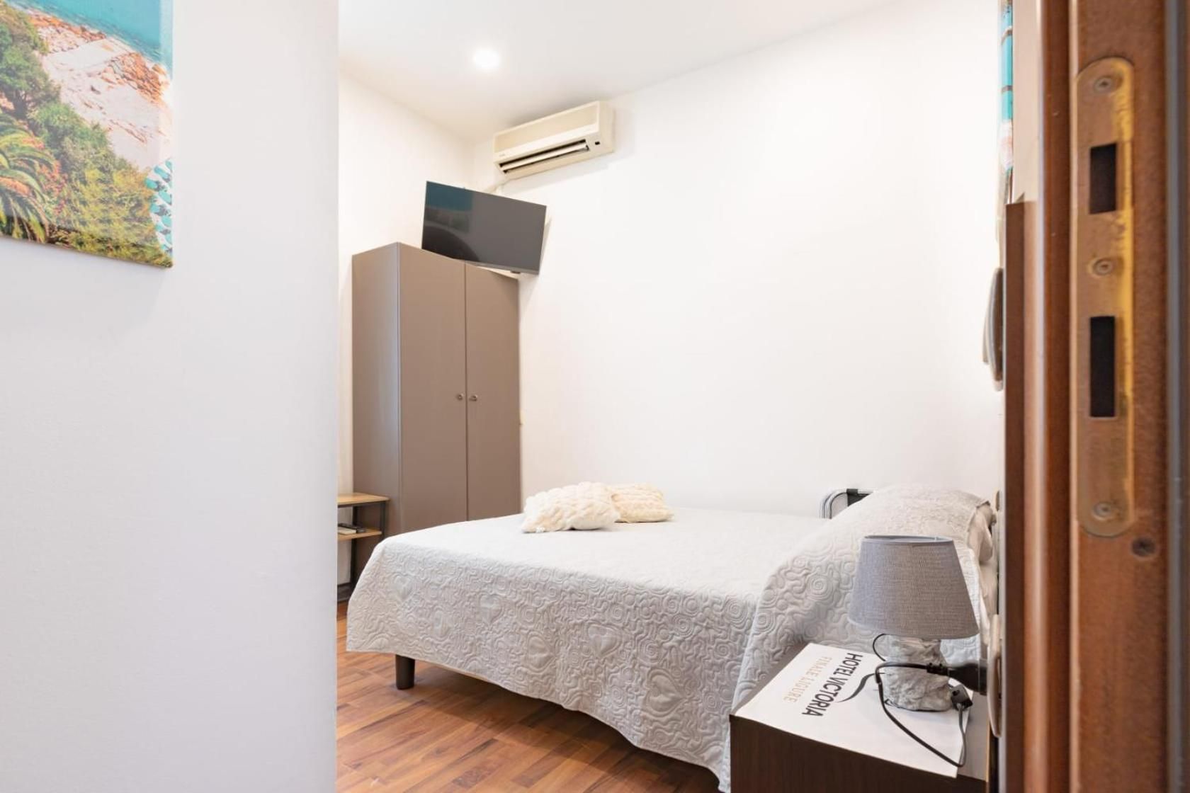Single Room With Private Bathroom