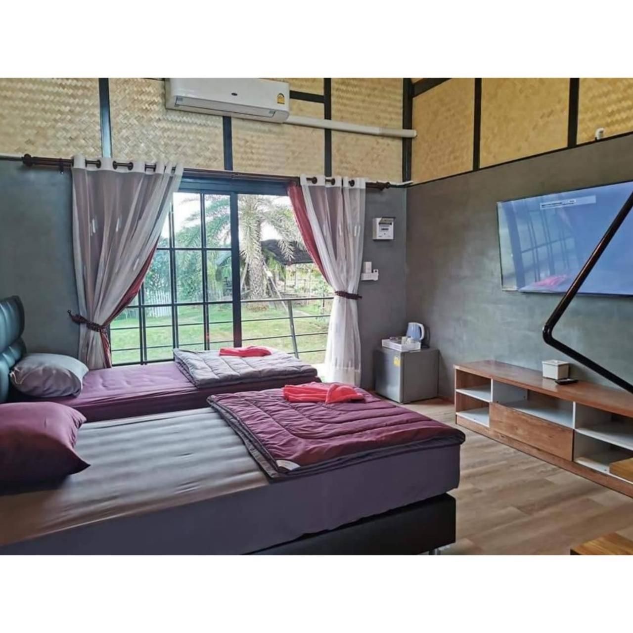 Kaow Tung Benja Homestay Family Room with Balcony