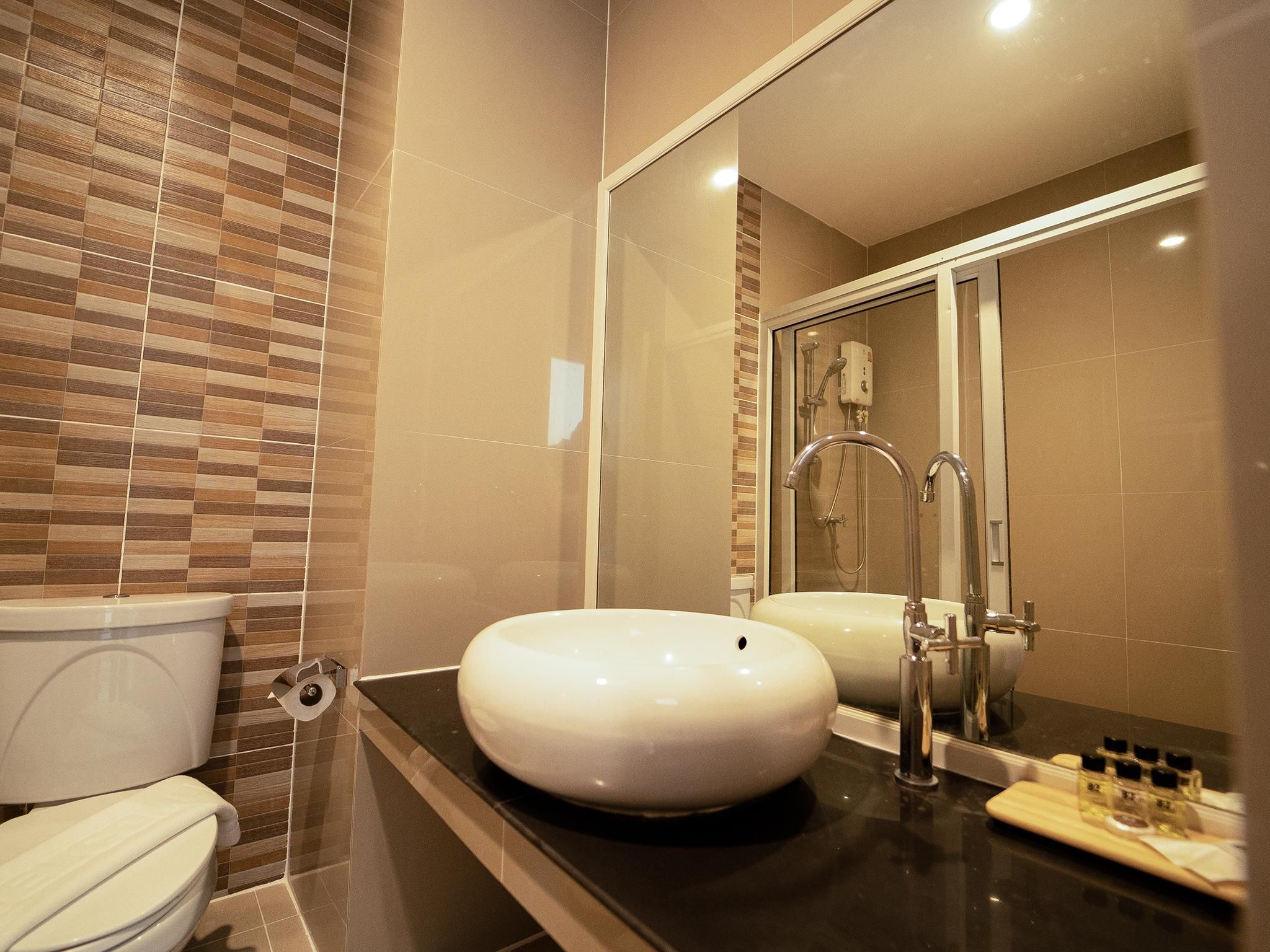 B2 Nakhon Sawan Boutique & Budget Hotel  Superior Room 3