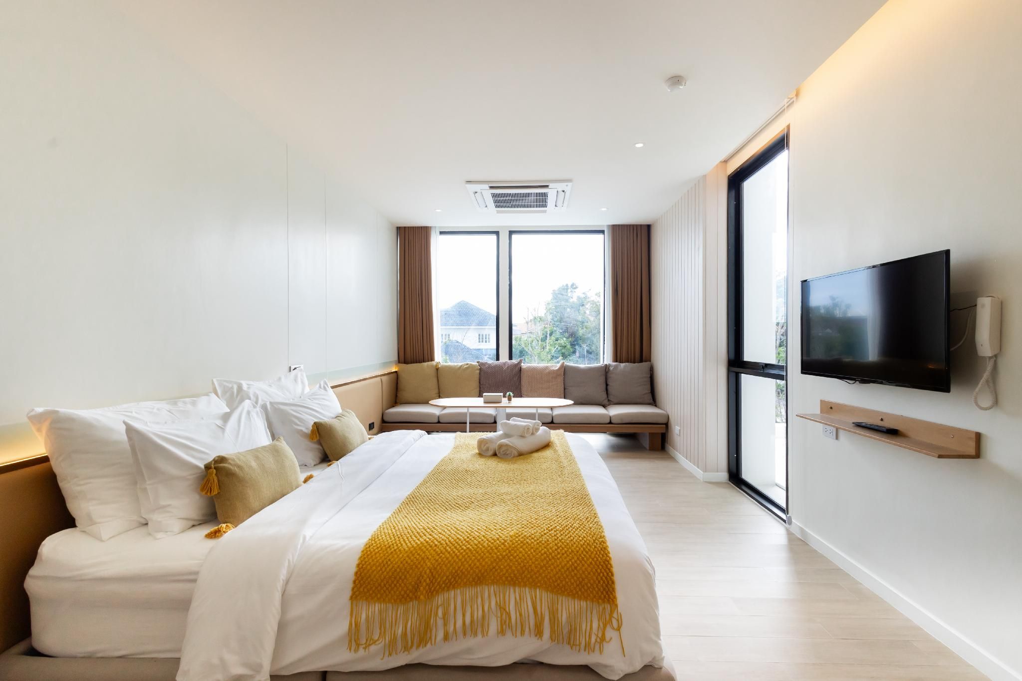 Junior Suite with Bathtub