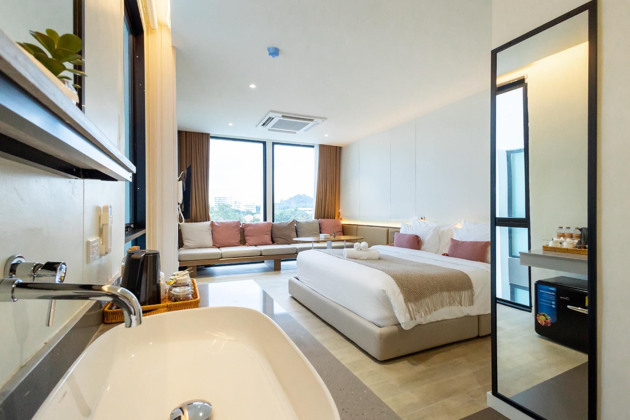 GOOD Nakhonsawan Hotel Deluxe Double Room