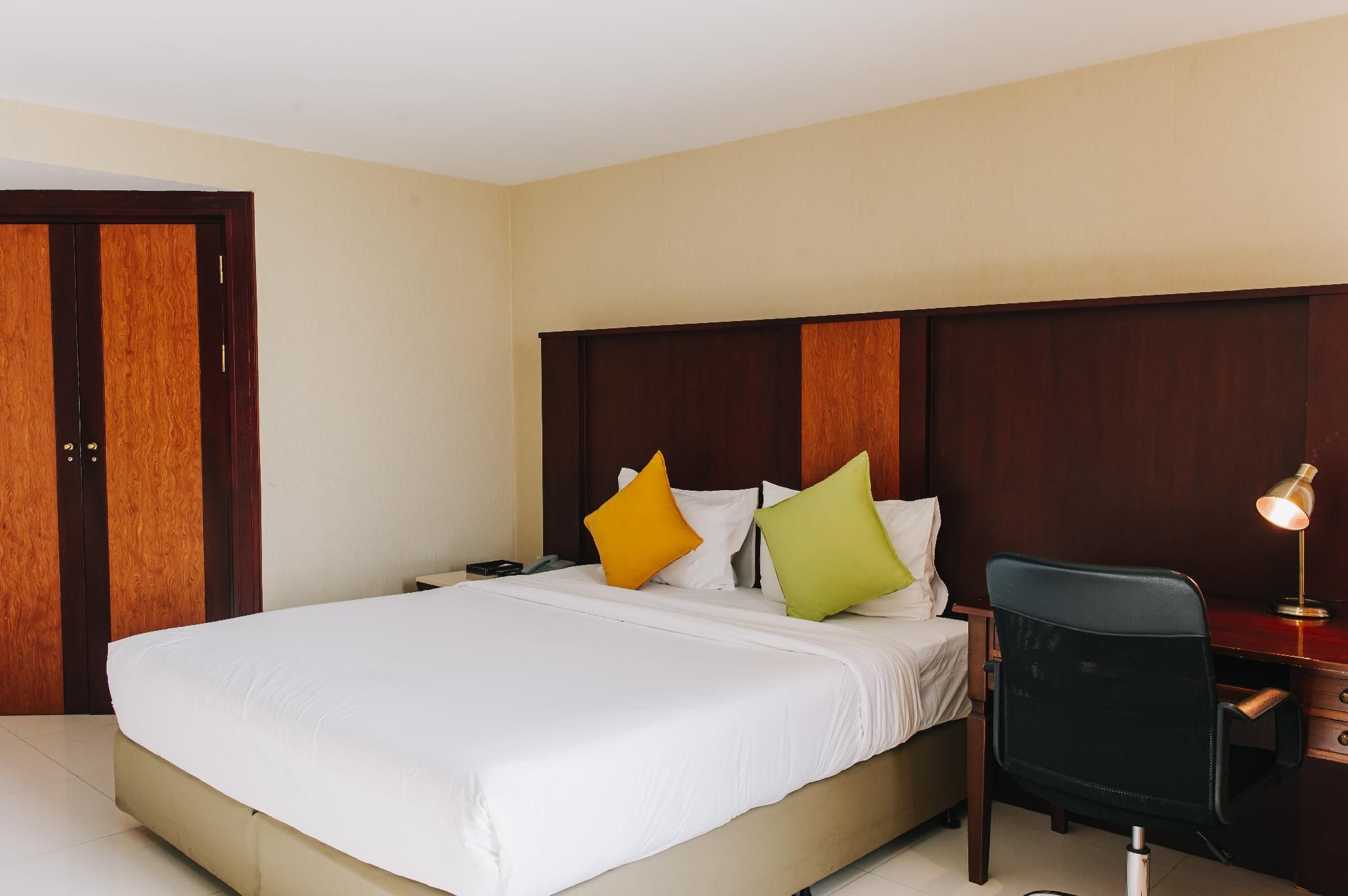 Aramis Hotel Deluxe Double Bed 2