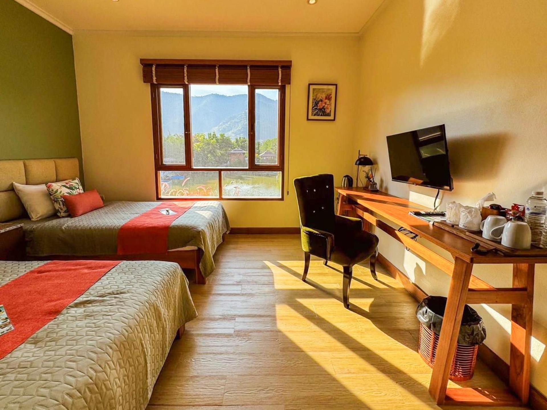 Deluxe Double or Twin Room with Mountain View