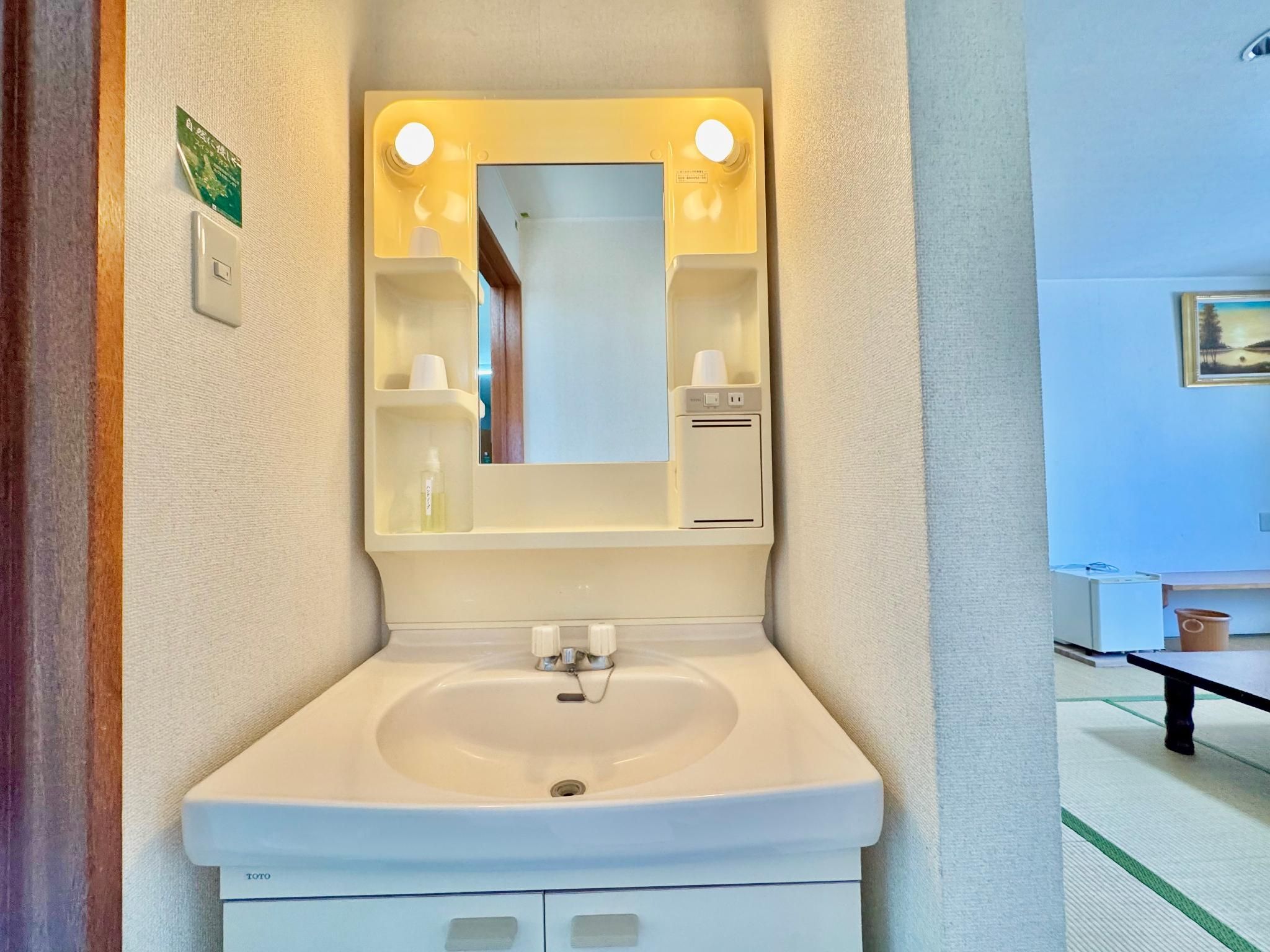 Japanese Style Room with Shared Bathroom and Toilet 2