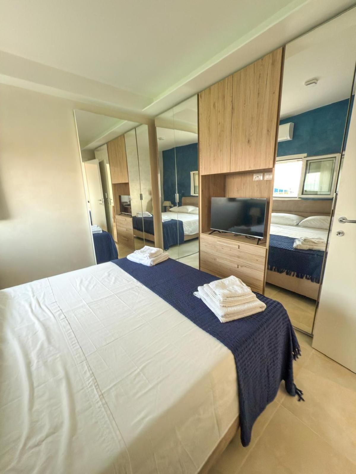 One-Bedroom Apartment with Sea View