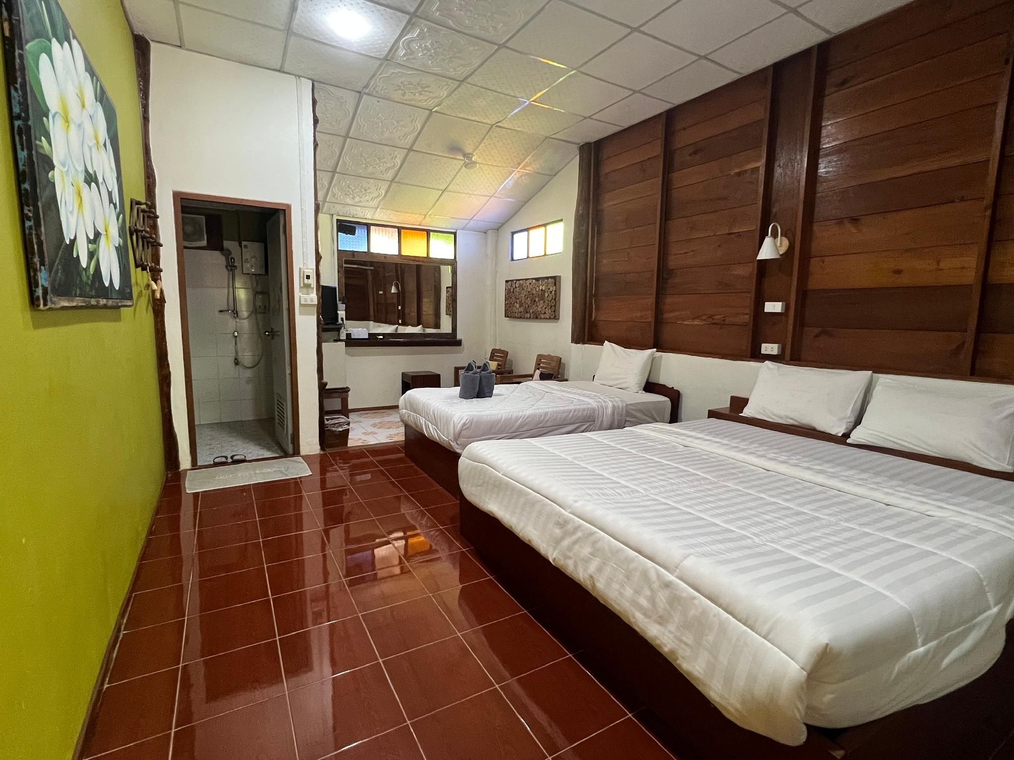 Family 3 Pax with Window, 1 King and 1 Single