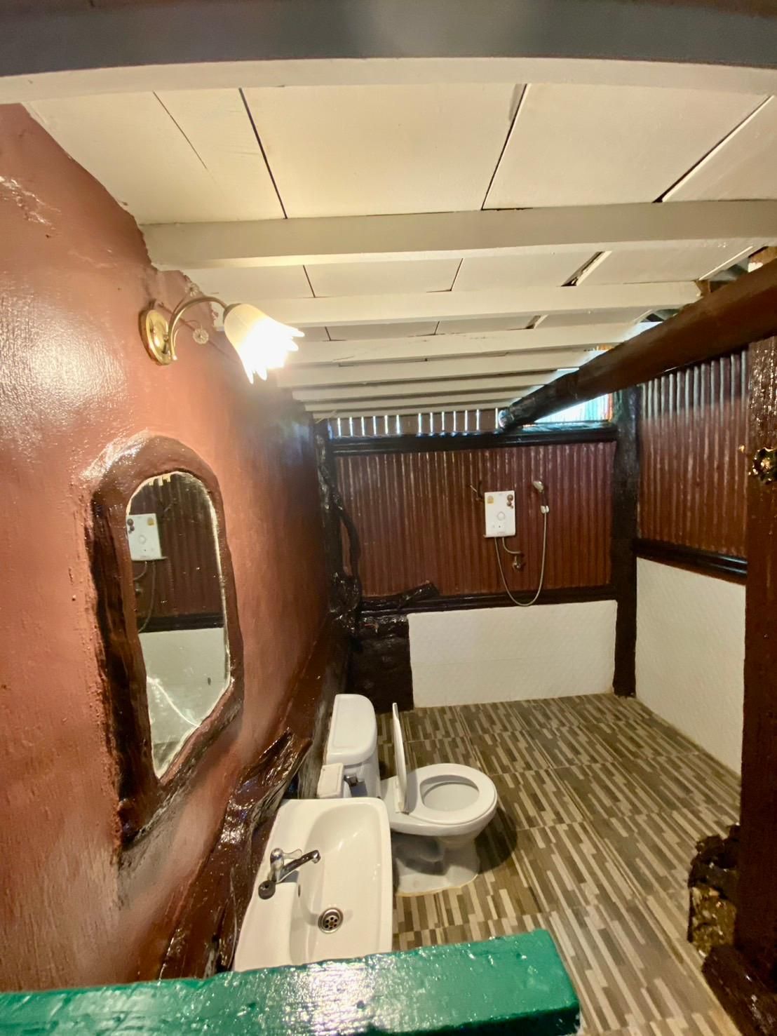 Bungalow 1 Large Bed, 1 Small Bed